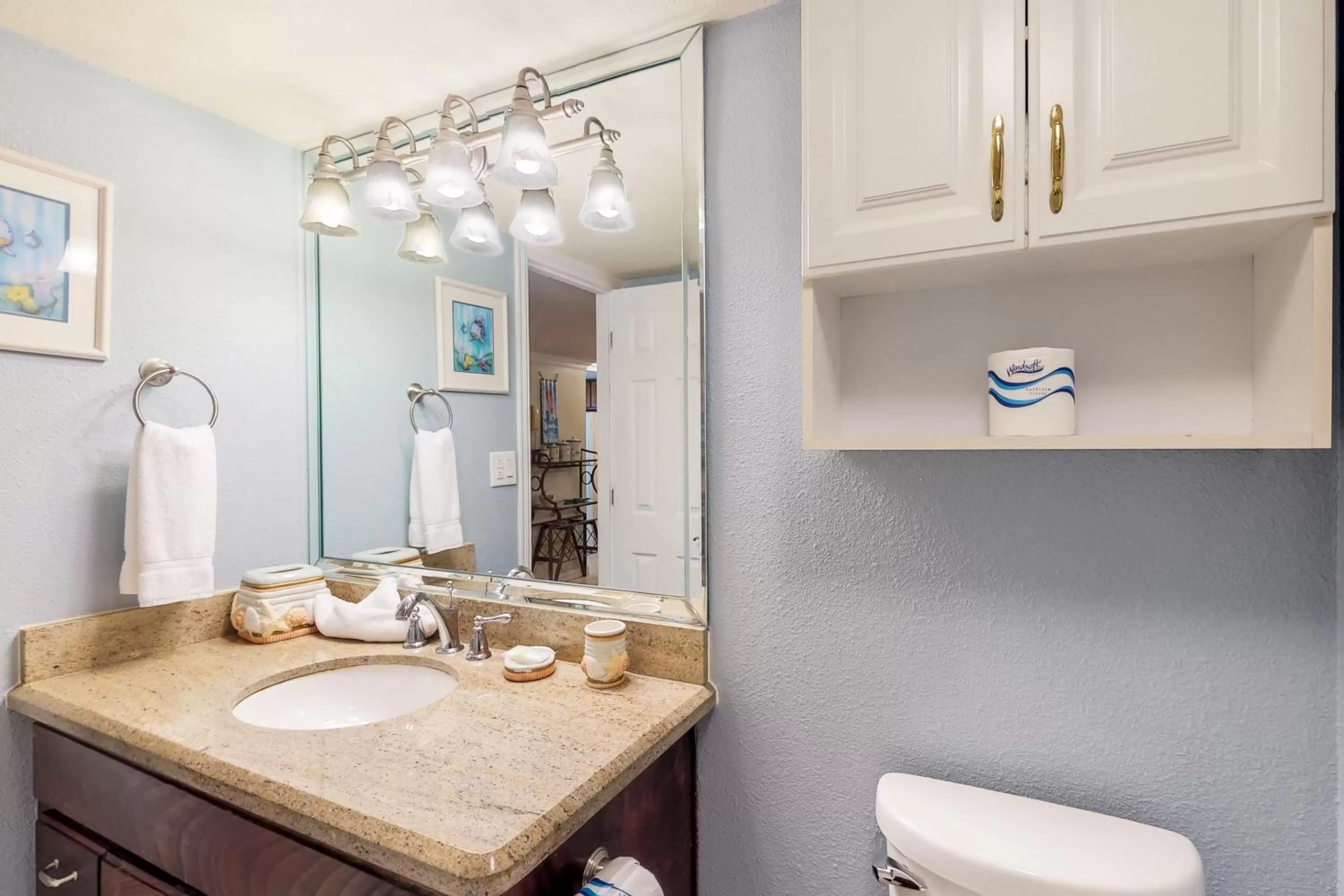 Bathroom in Beachview Condominiums: Wicker Wanderer (#109)