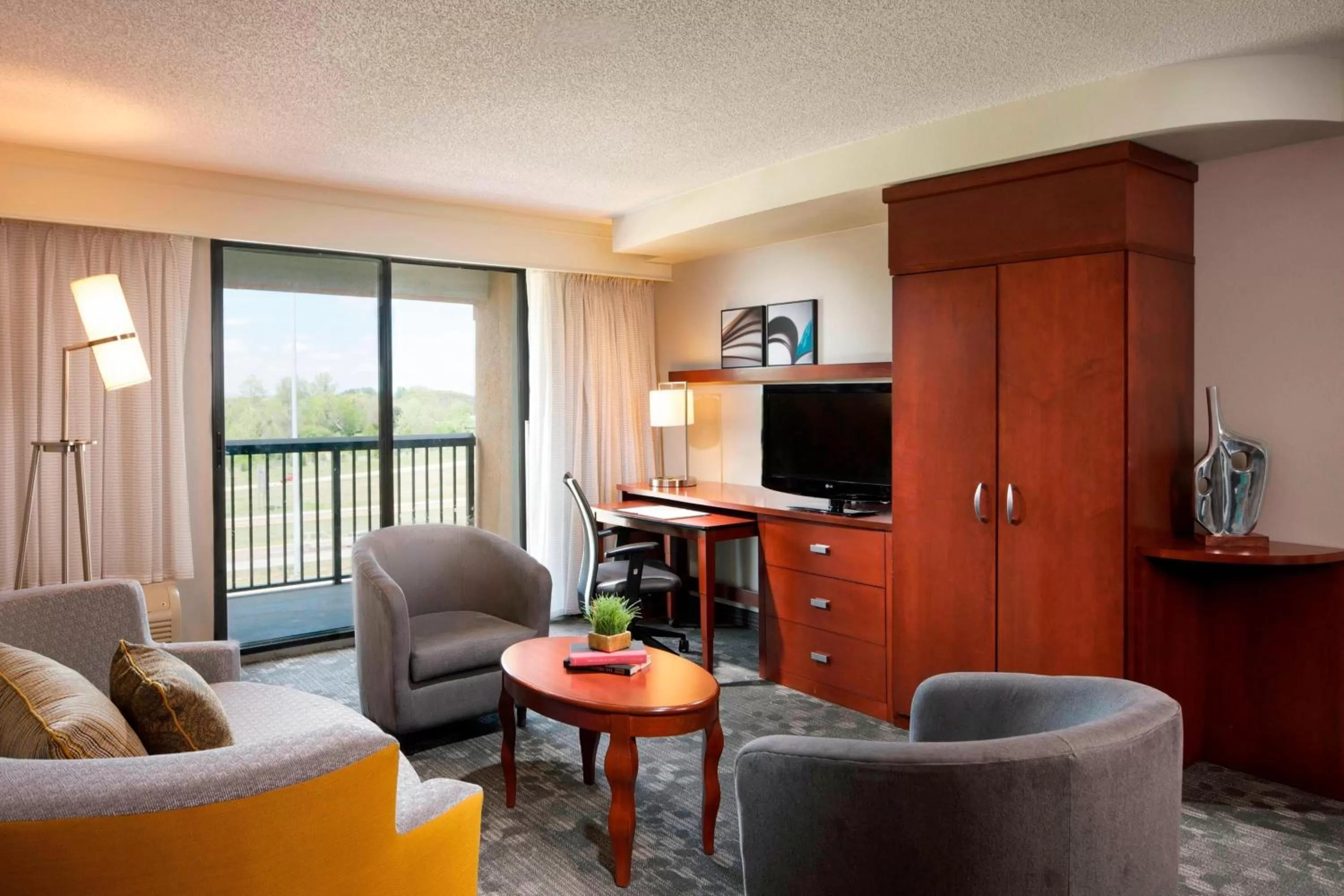Living room in Courtyard by Marriott Jackson