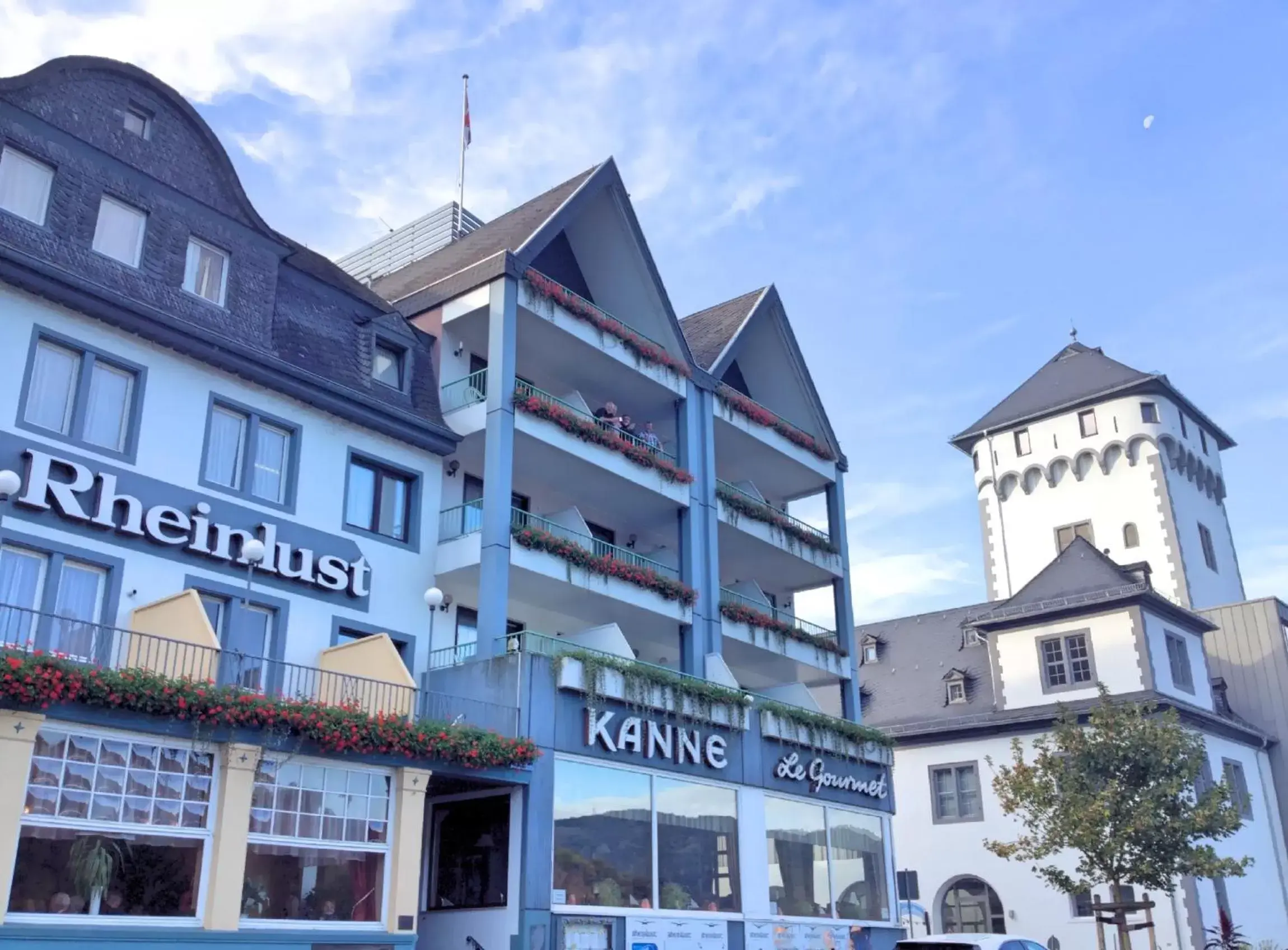 Facade/entrance, Property Building in Hotel Rheinlust