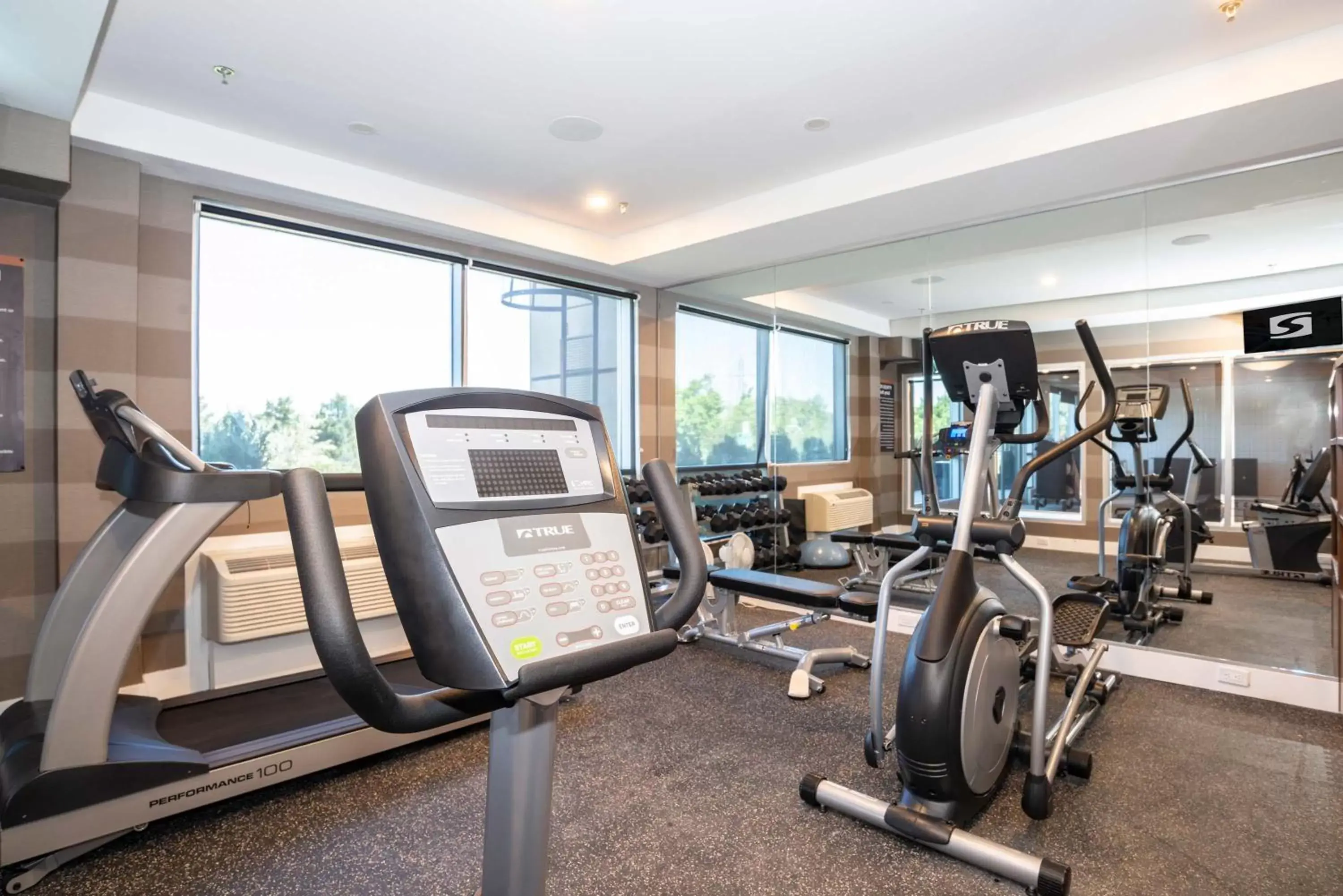Fitness centre/facilities in Sandman Hotel Hamilton Fitness centre/facilities in Sandman Hotel Hamilton