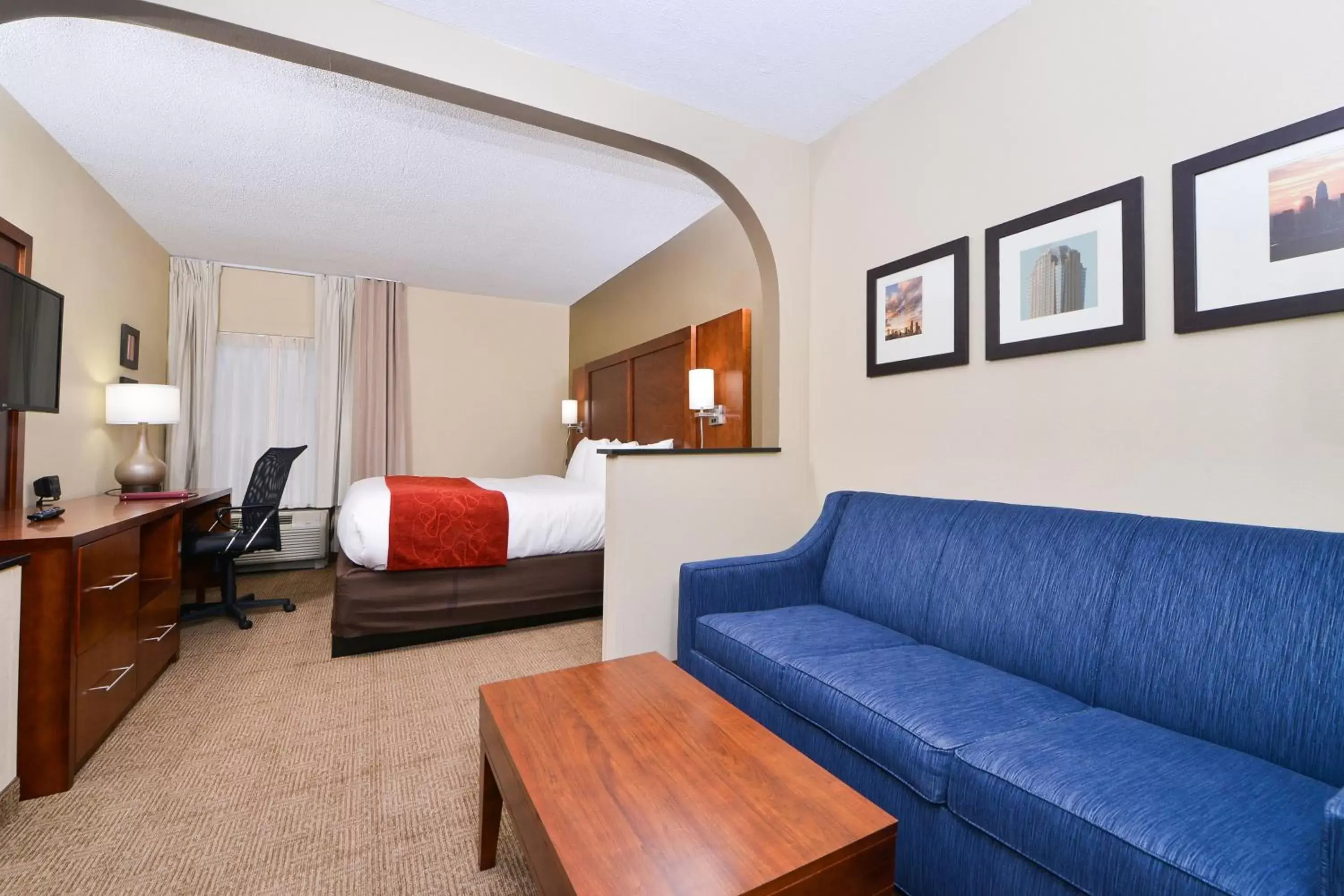 King Suite - Hearing Accessible/Non-Smoking in Comfort Suites Research Park - University