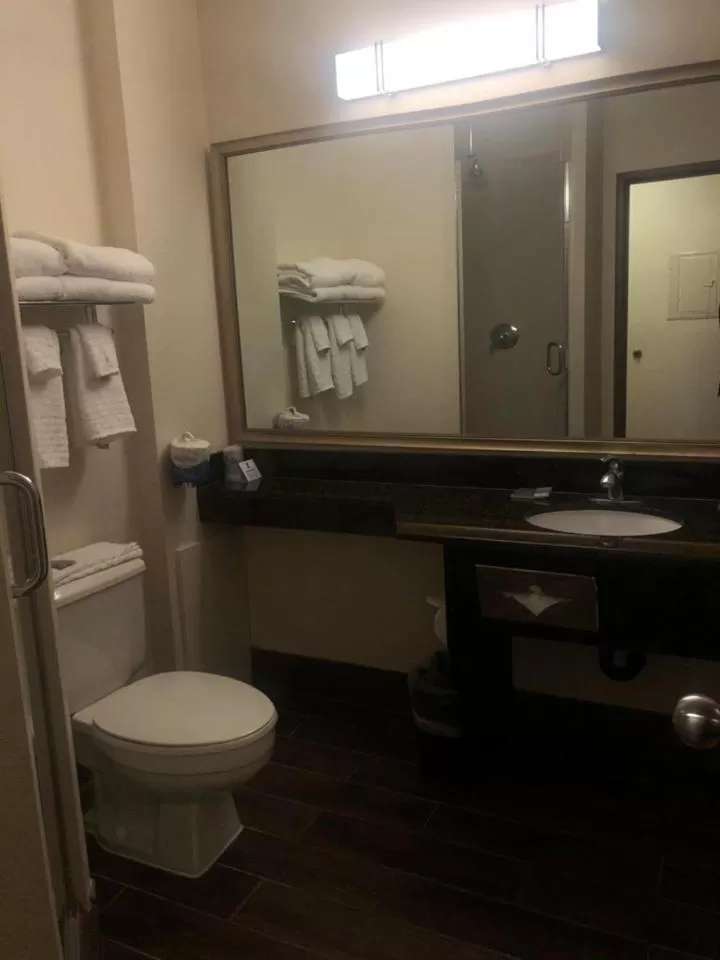 Shower in Best Western Mt. Hood Inn