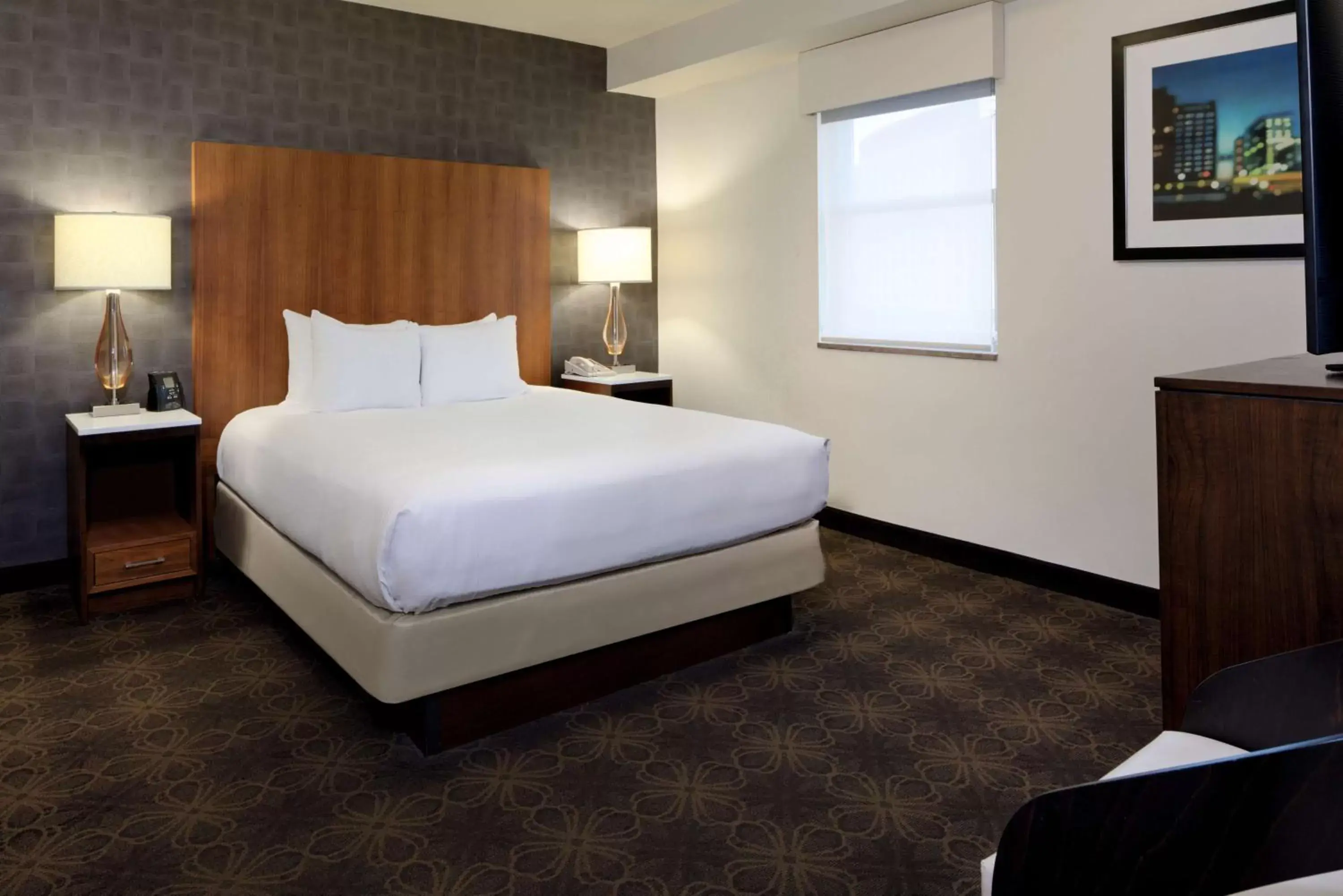 Bed in DoubleTree by Hilton Hotel & Suites Pittsburgh Downtown