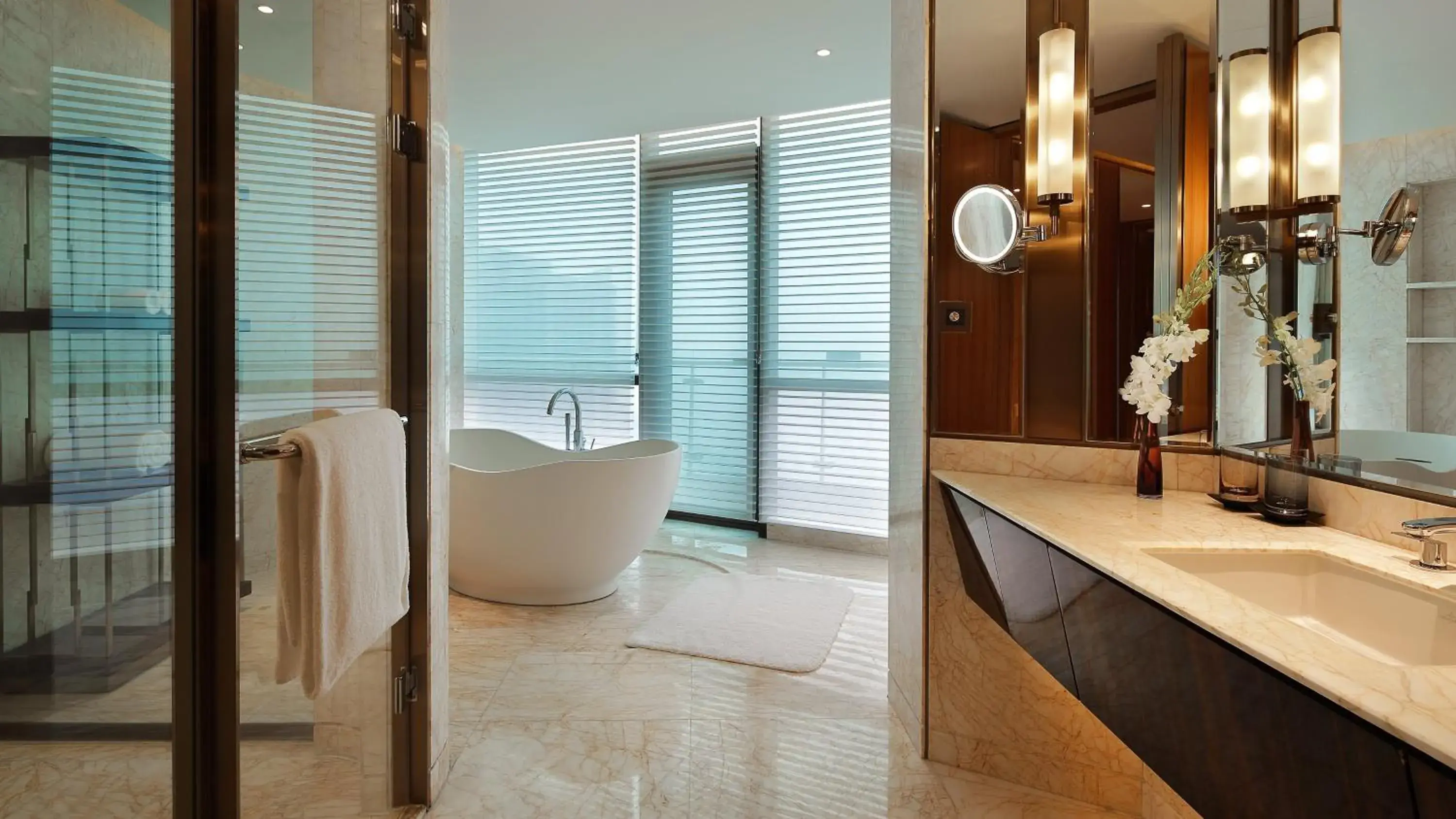 Photo of the whole room, Bathroom in InterContinental Changsha, an IHG Hotel