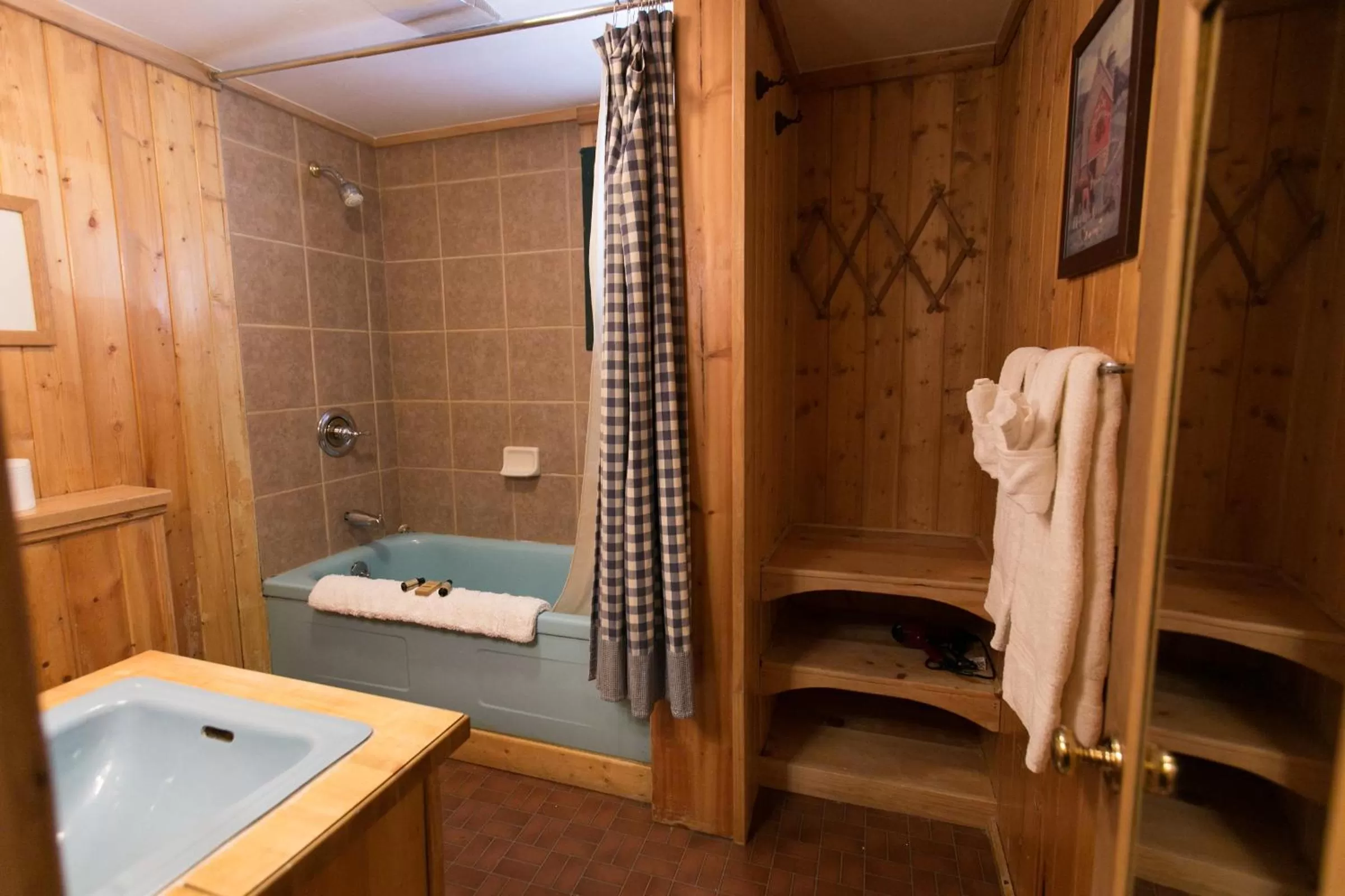 Bathroom in Silver Fork Lodge & Restaurant