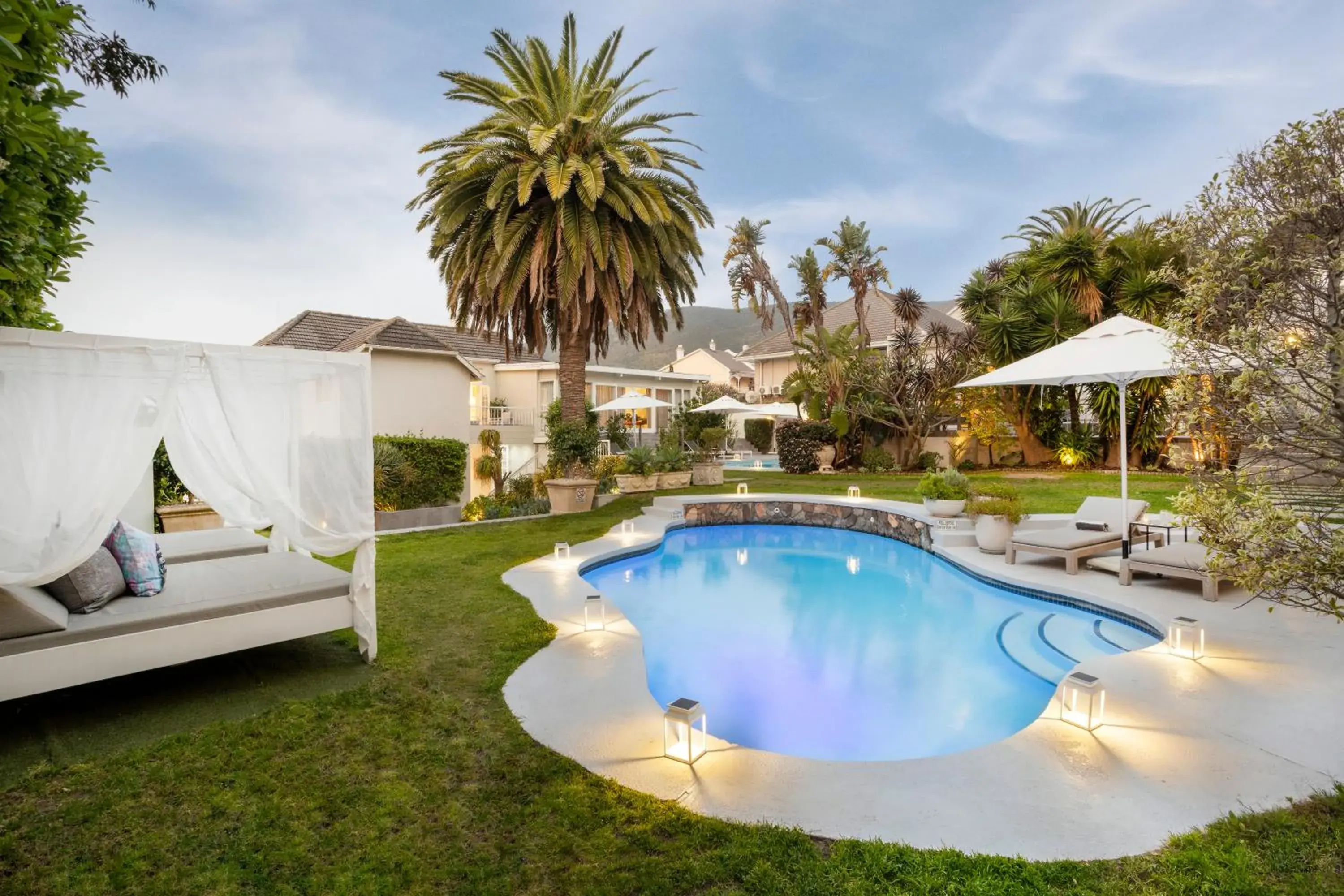 Swimming Pool in The Clarendon - Fresnaye