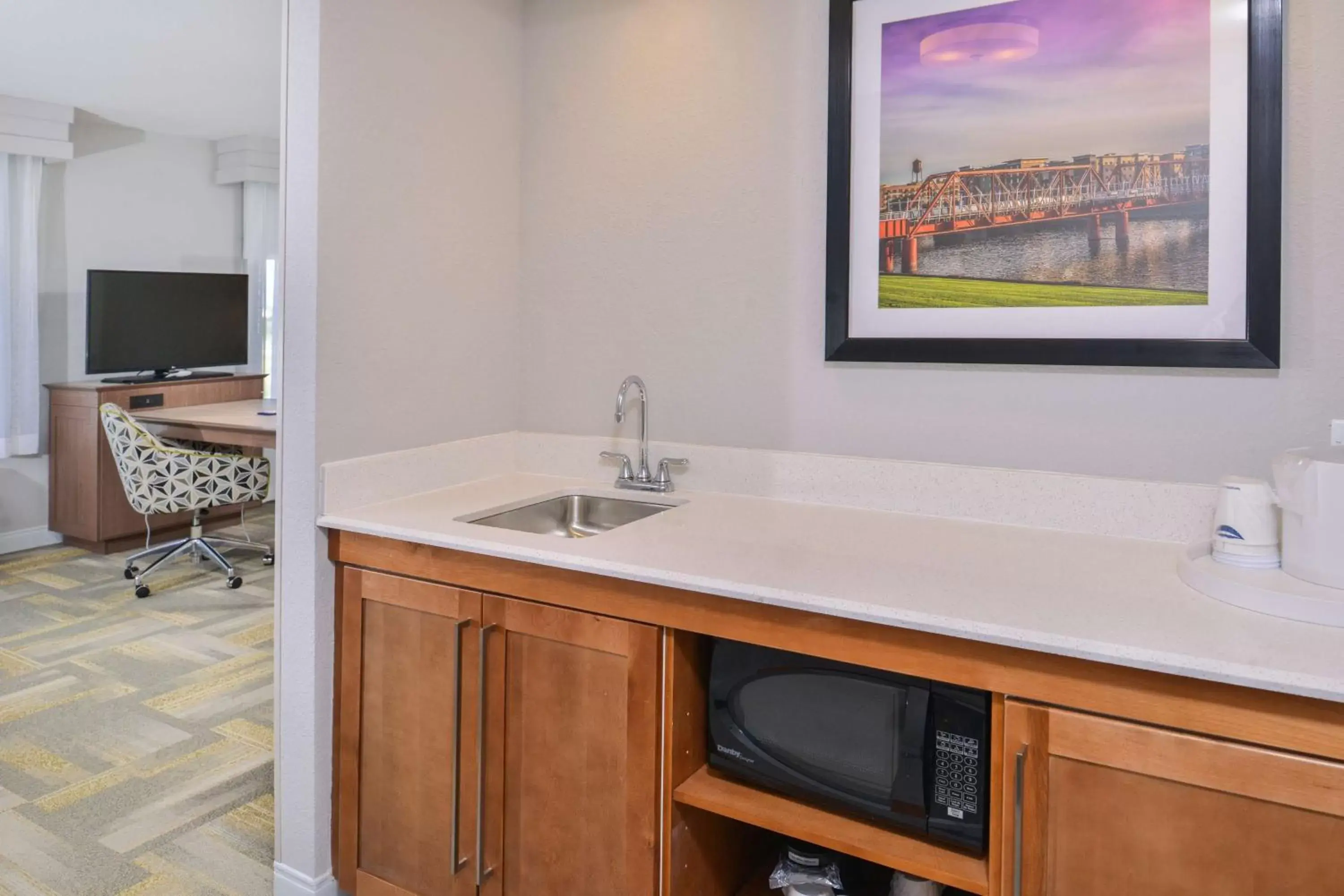 Kitchen or kitchenette, Bathroom in Hampton Inn and Suites Altoona-Des Moines by Hilton