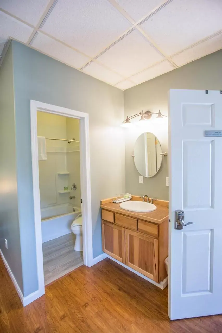 Bathroom in Trailhead Lodging