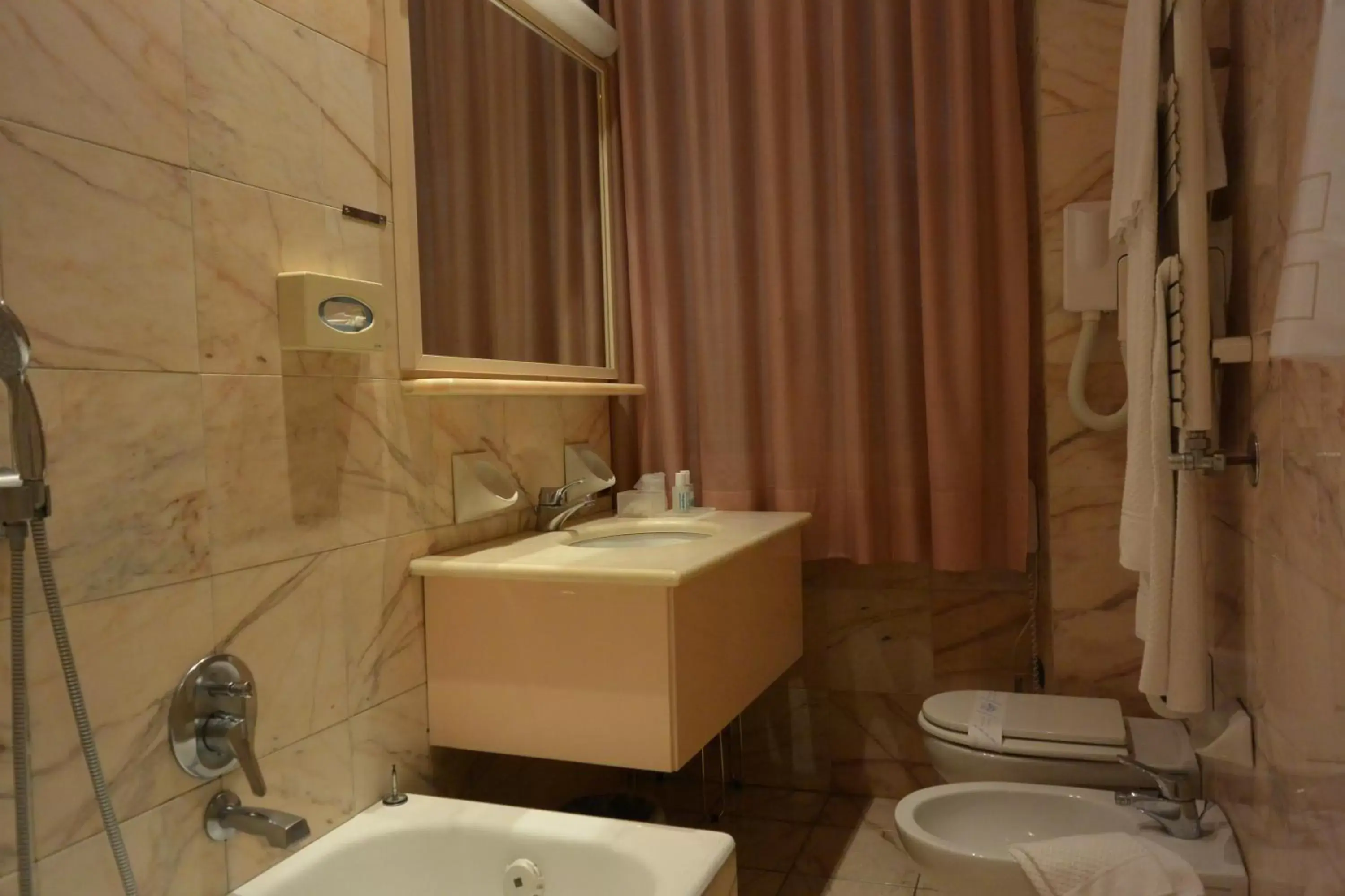 Bathroom in Hotel Metrò