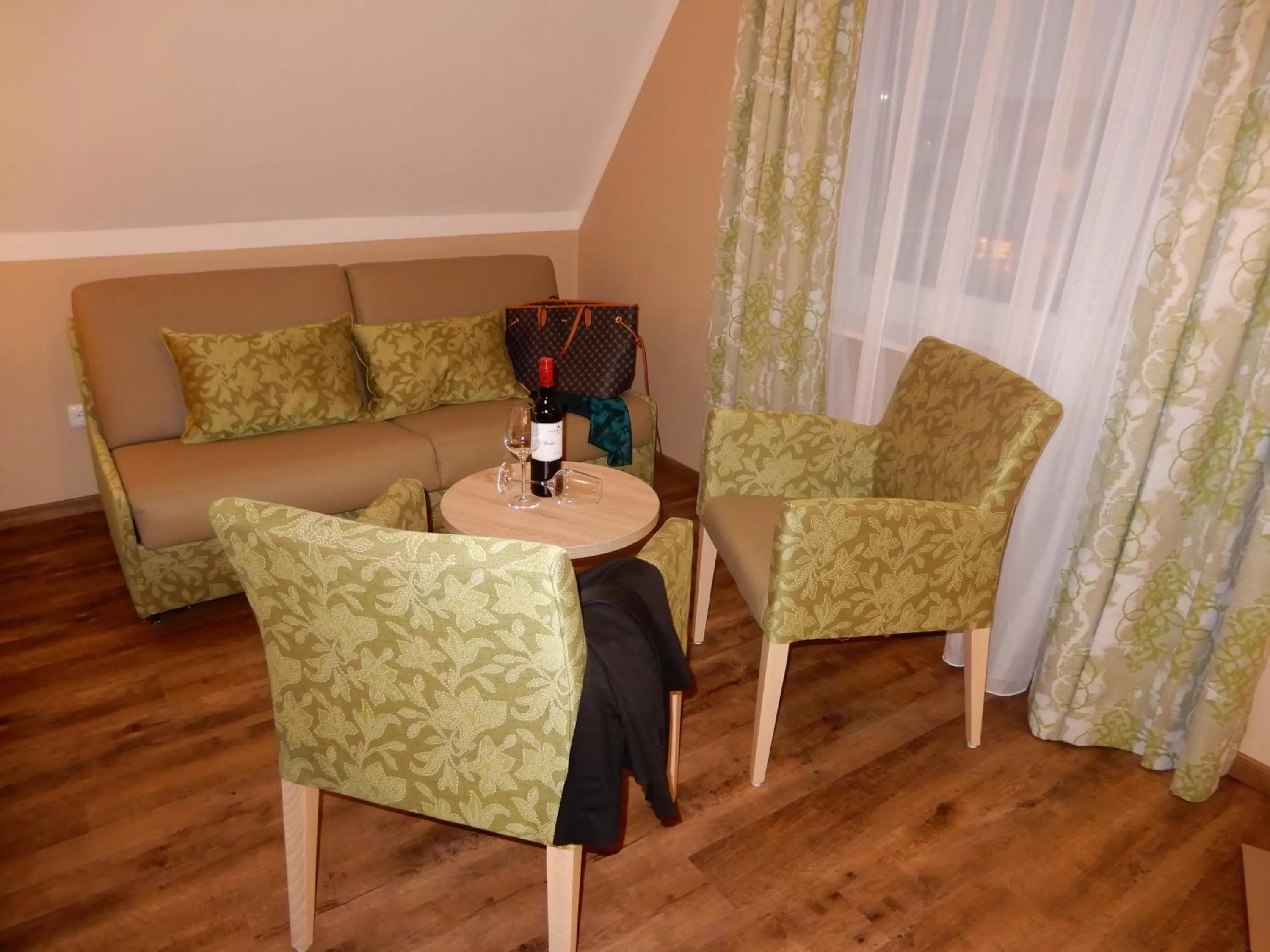 Photo of the whole room in Hotel Pension Am Hafen