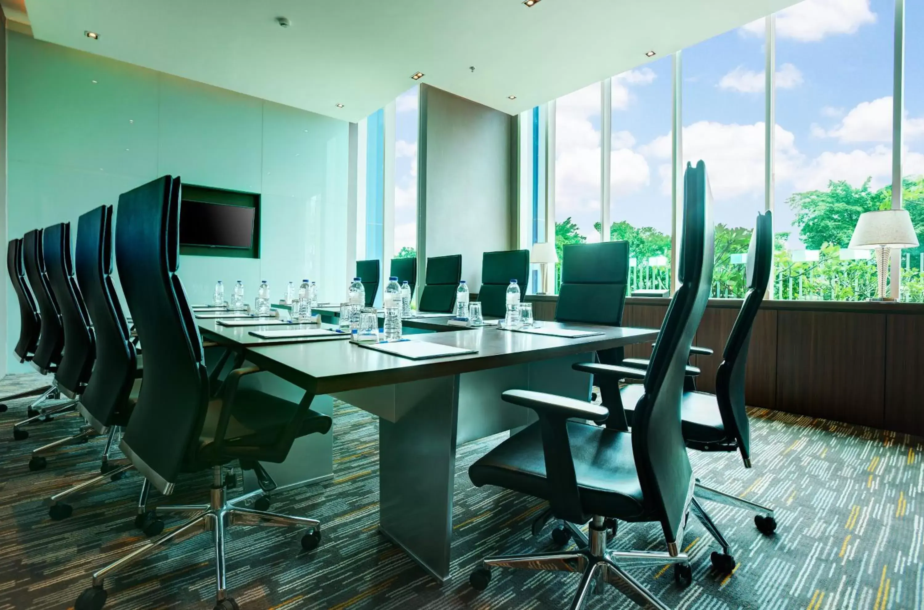 Meeting/conference room in Holiday Inn Express Jakarta International Expo, an IHG Hotel