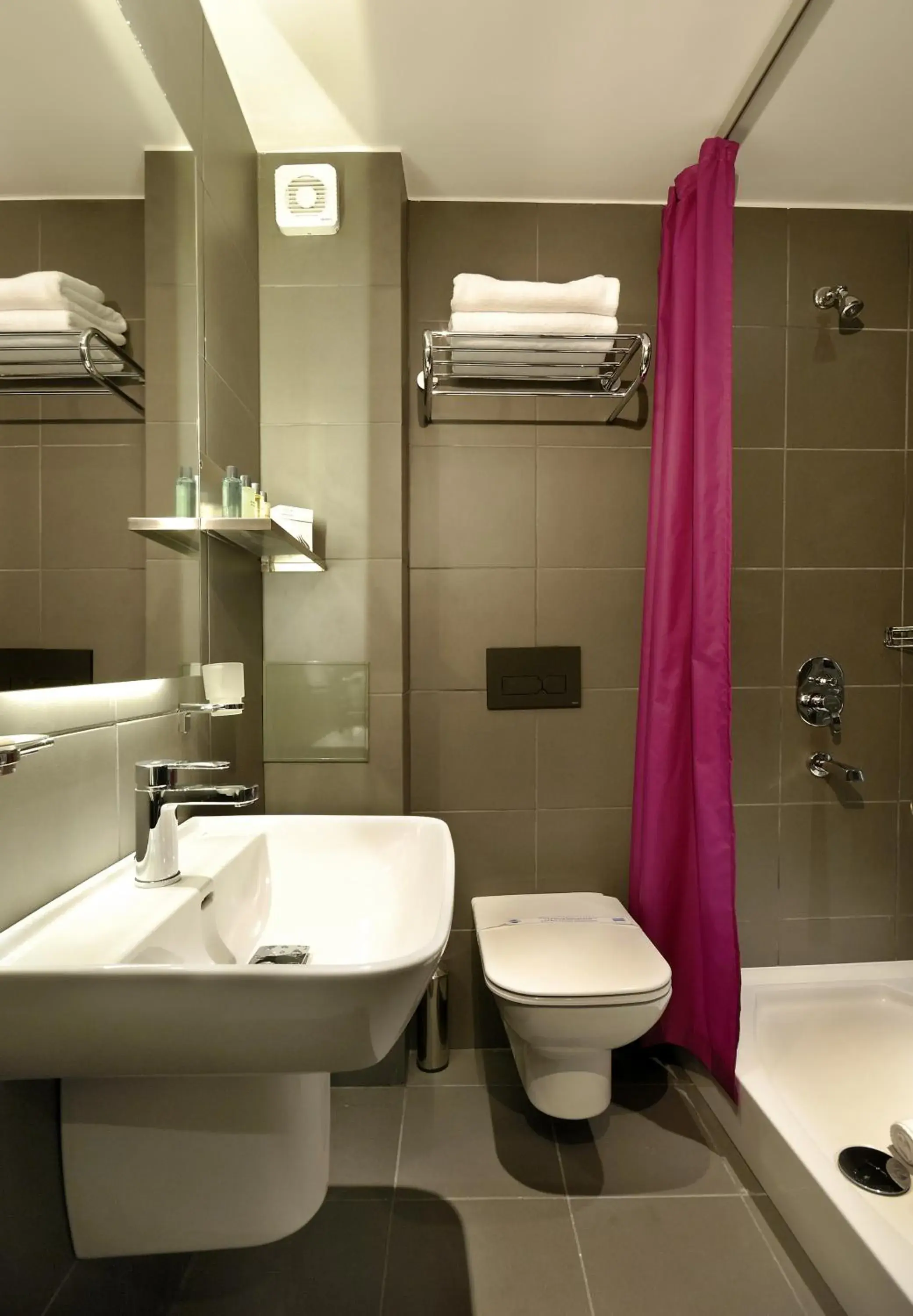 Bathroom in Tulip City Hotel