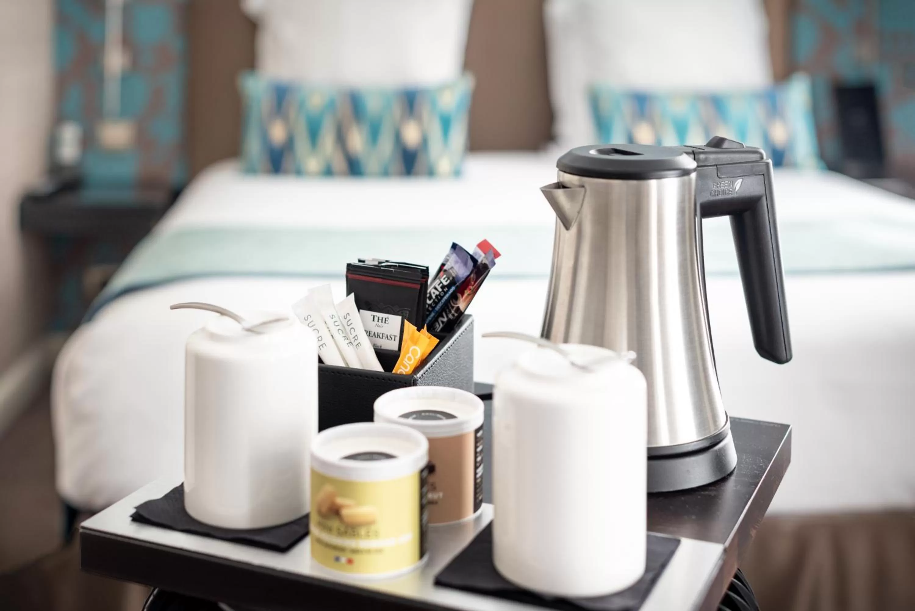 Bedroom, Bed in Hôtel Duo