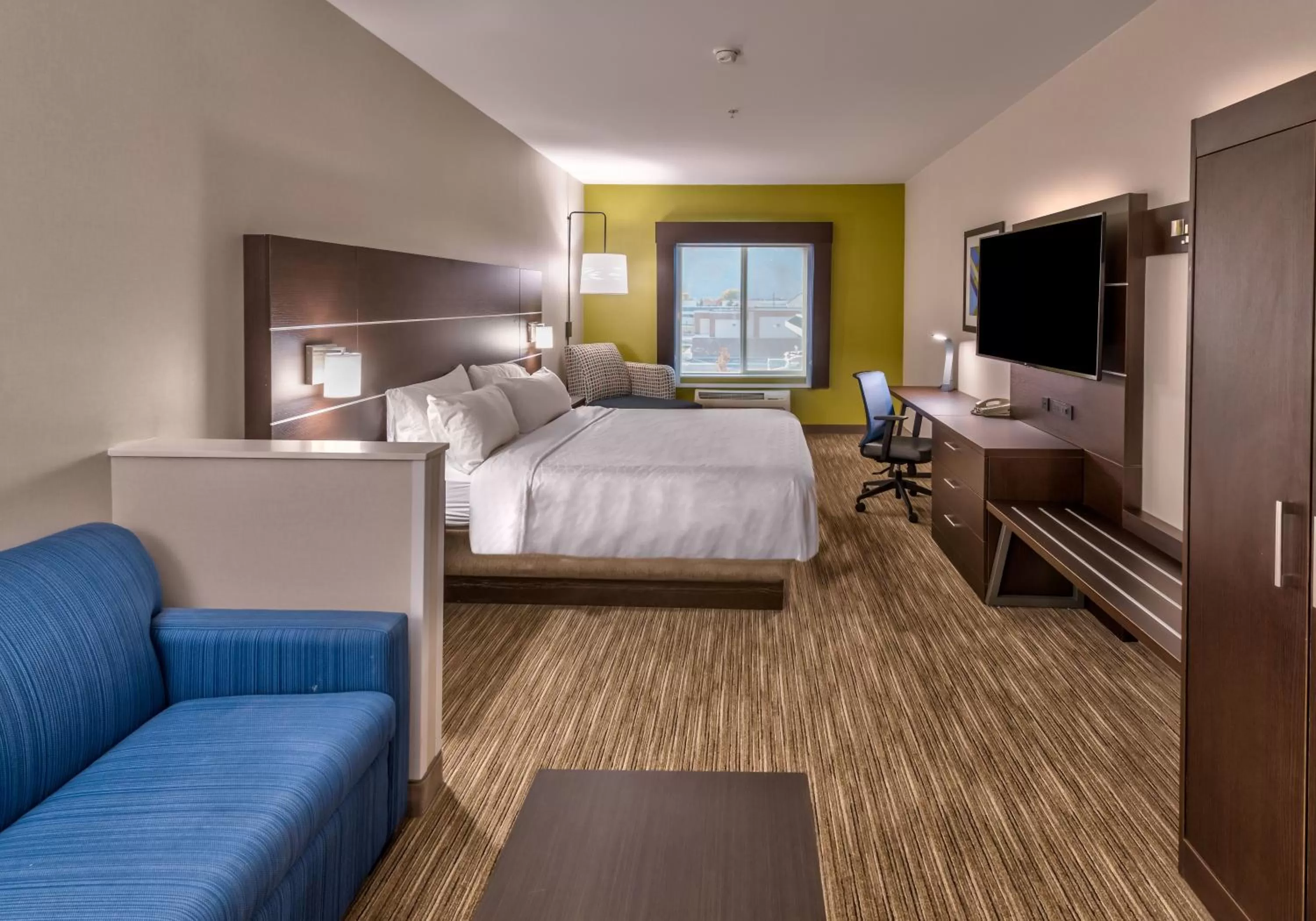 Photo of the whole room, Bed in Holiday Inn Express Hotel & Suites Minden by IHG