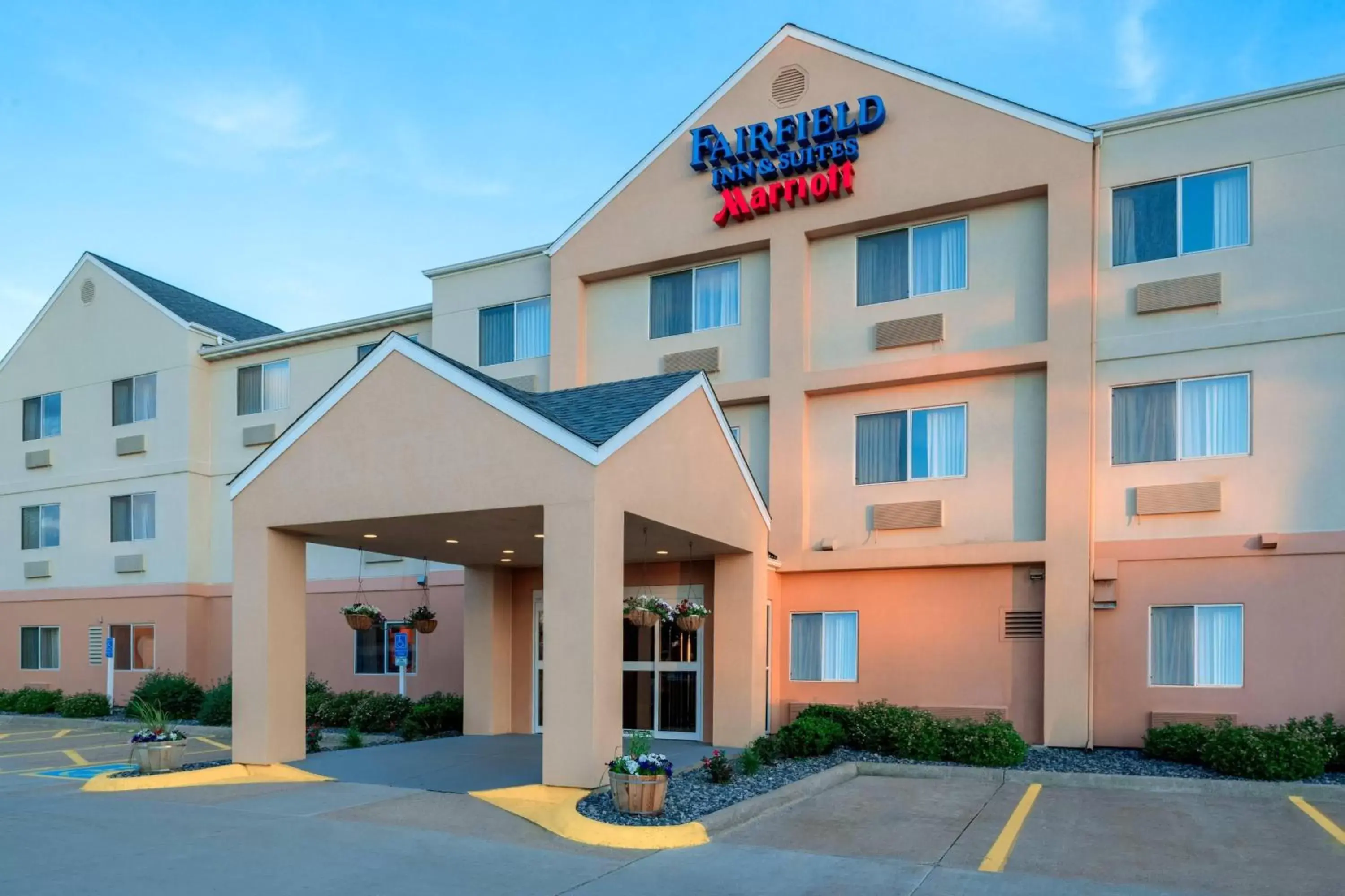 Property Building in Fairfield Inn & Suites Stevens Point