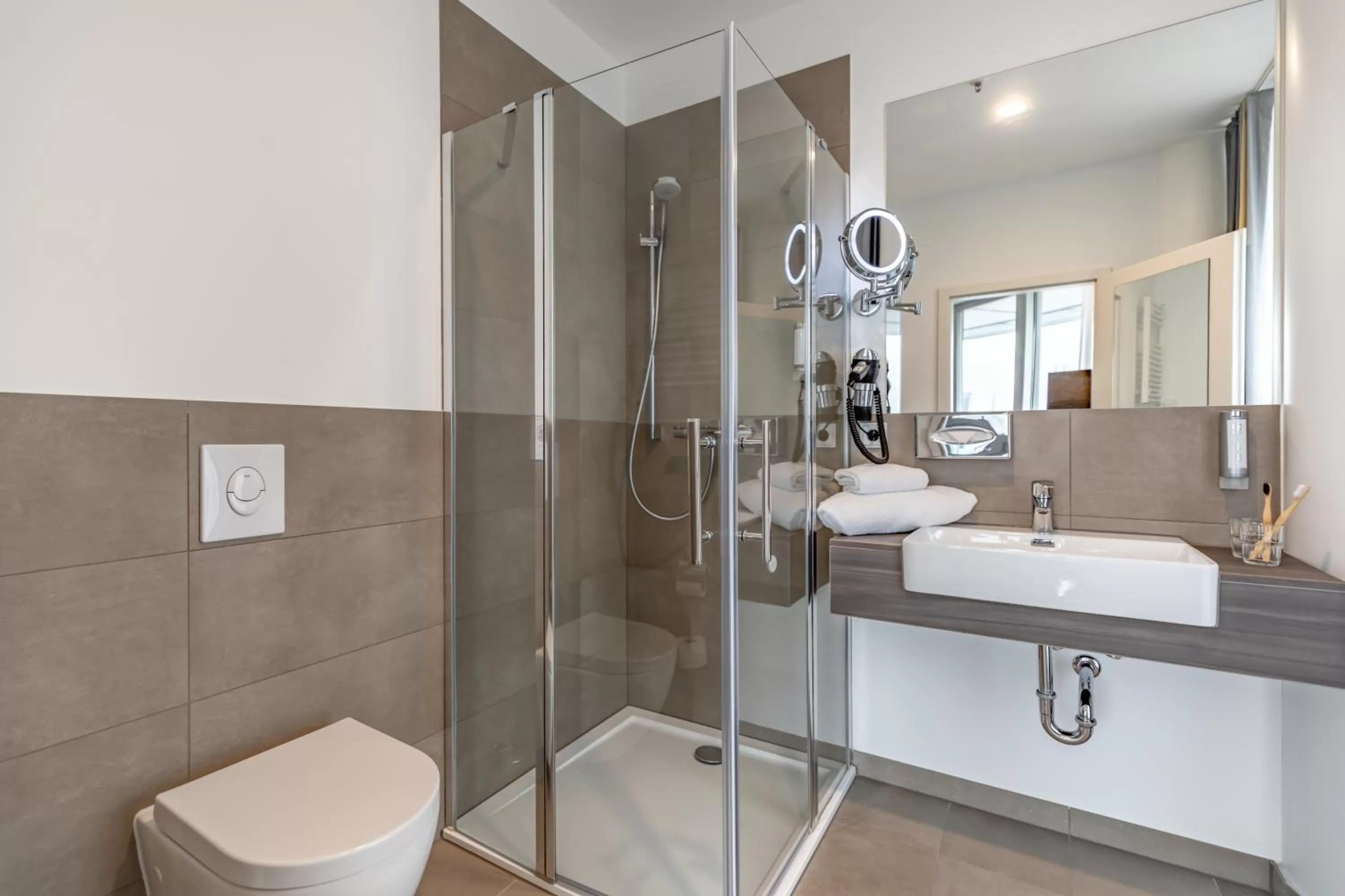 Toilet in Select Hotel Berlin Spiegelturm