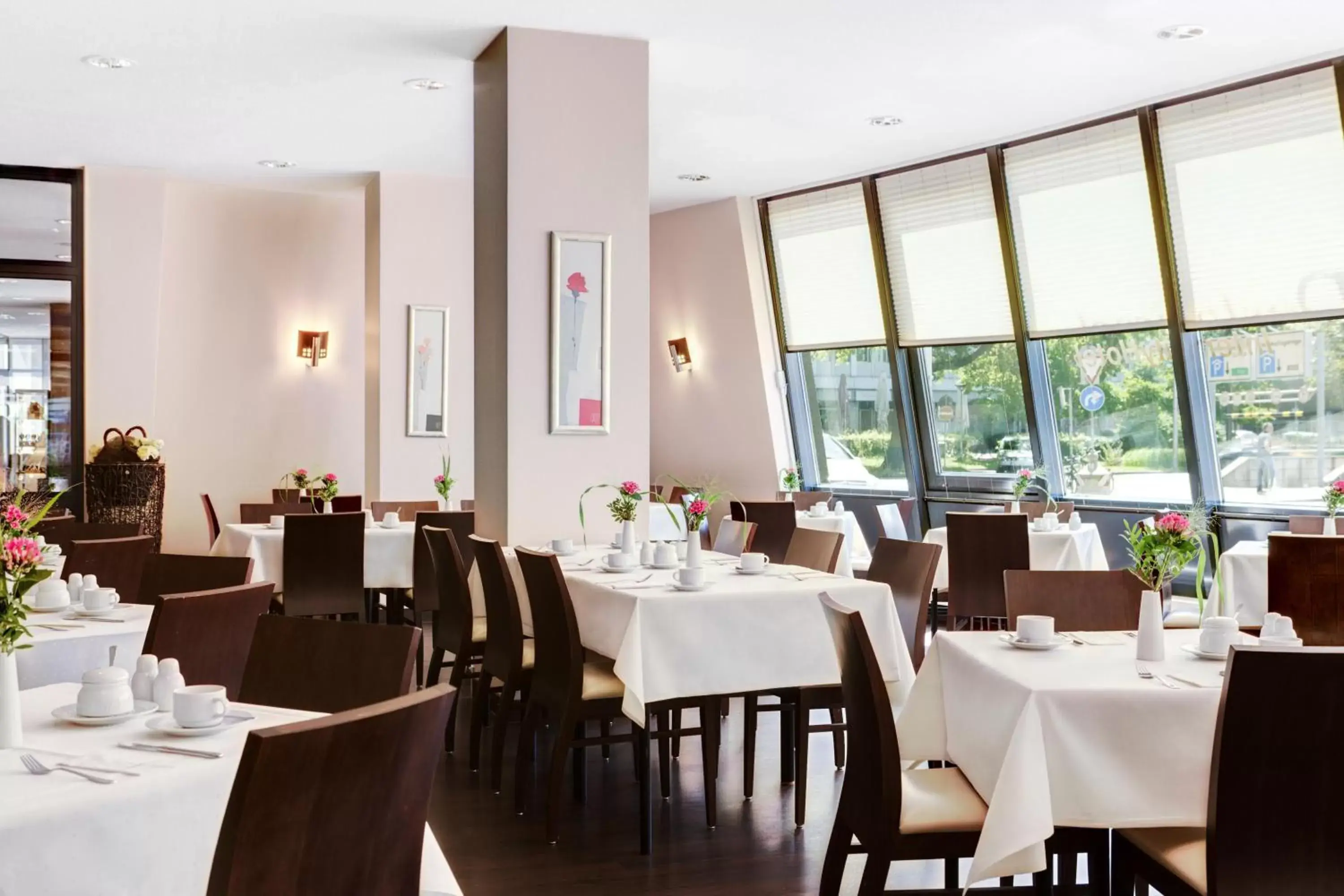 Restaurant/places to eat in IntercityHotel Freiburg Restaurant/places to eat in IntercityHotel Freiburg