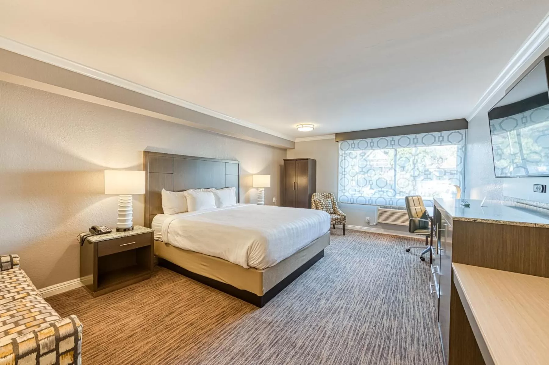 King Room with Accessible Tub - Accessible/Non Smoking in Amanzi Hotel, an Ascend Collection Hotel