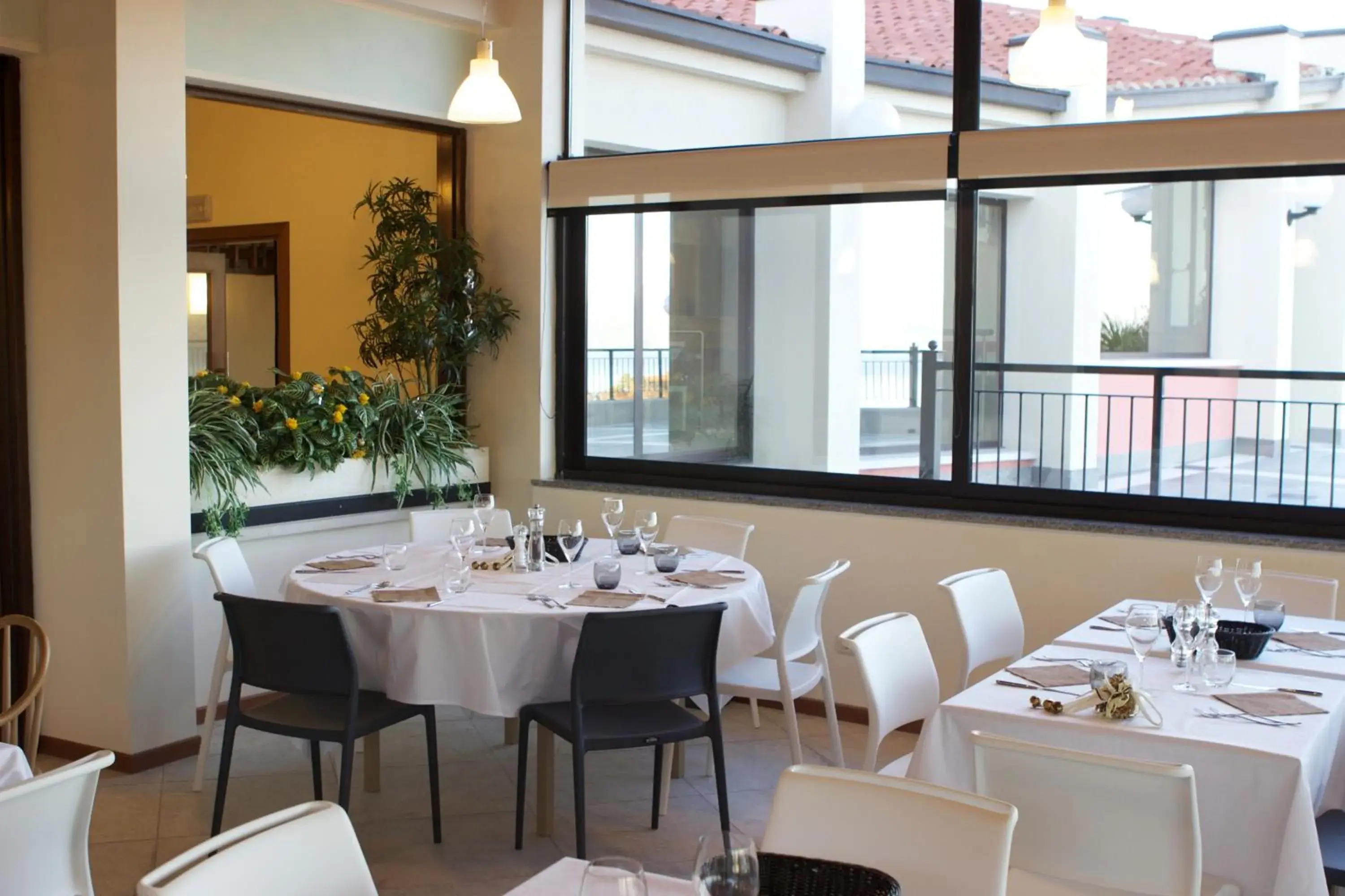 Restaurant/Places to Eat in Hotel Belvedere