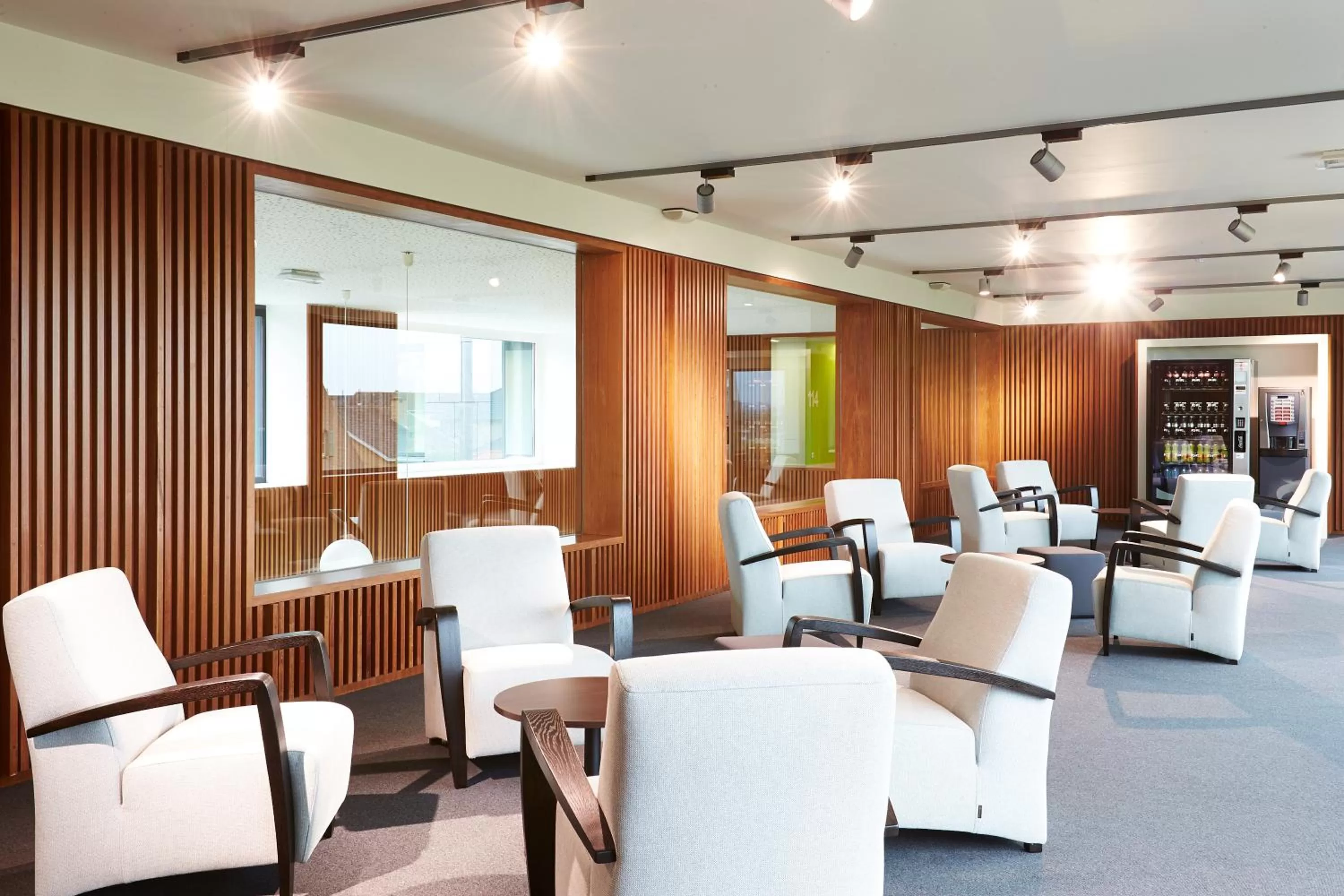 Lounge or bar in Hotel Middelpunt - Gratis Parking - Ontbijt inbegrepen! Nieuwjaarsbrunch 01 januari