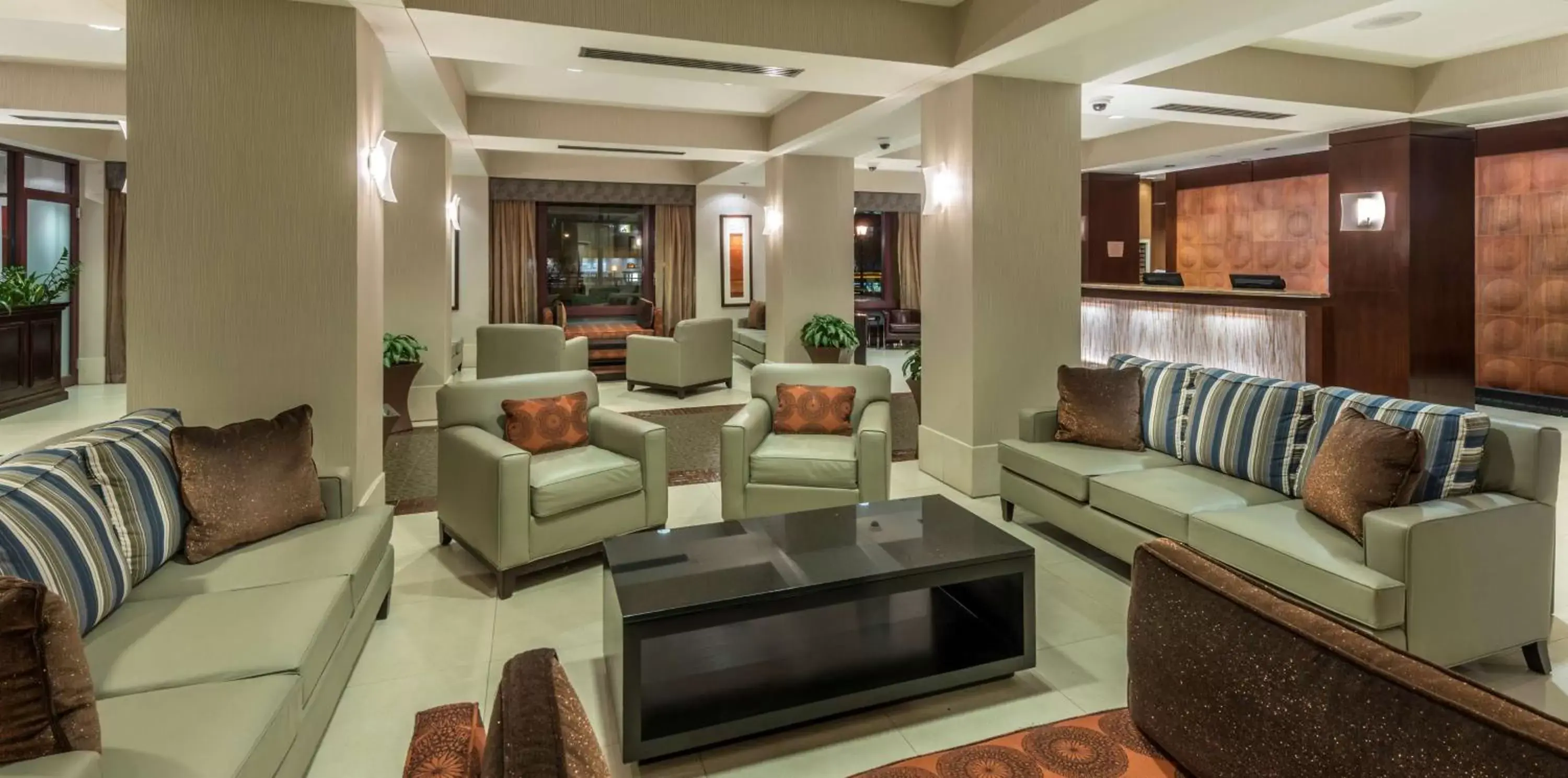 Lobby or reception, Seating Area in Embassy Suites by Hilton Alexandria Old Town