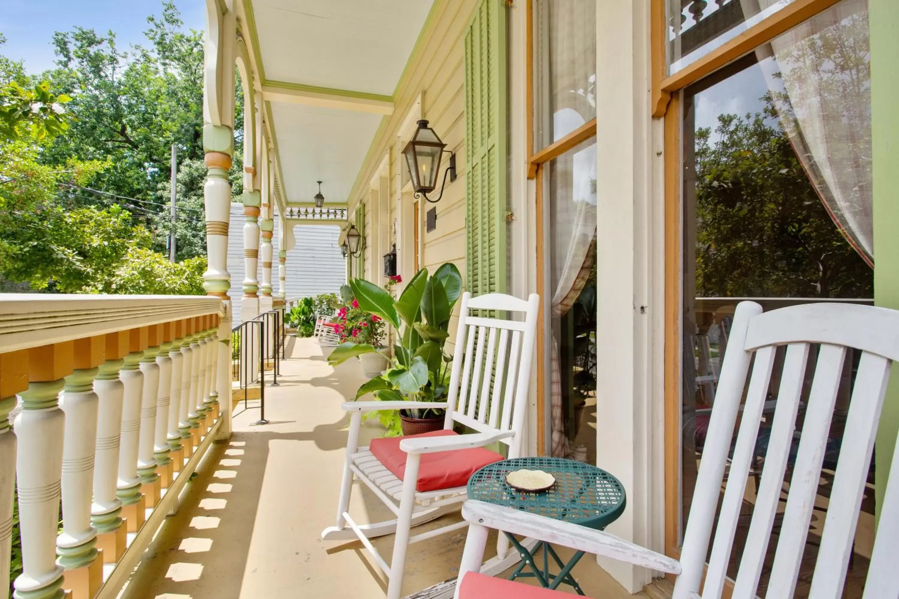Facade/entrance, Balcony/Terrace in Maison Perrier Bed & Breakfast