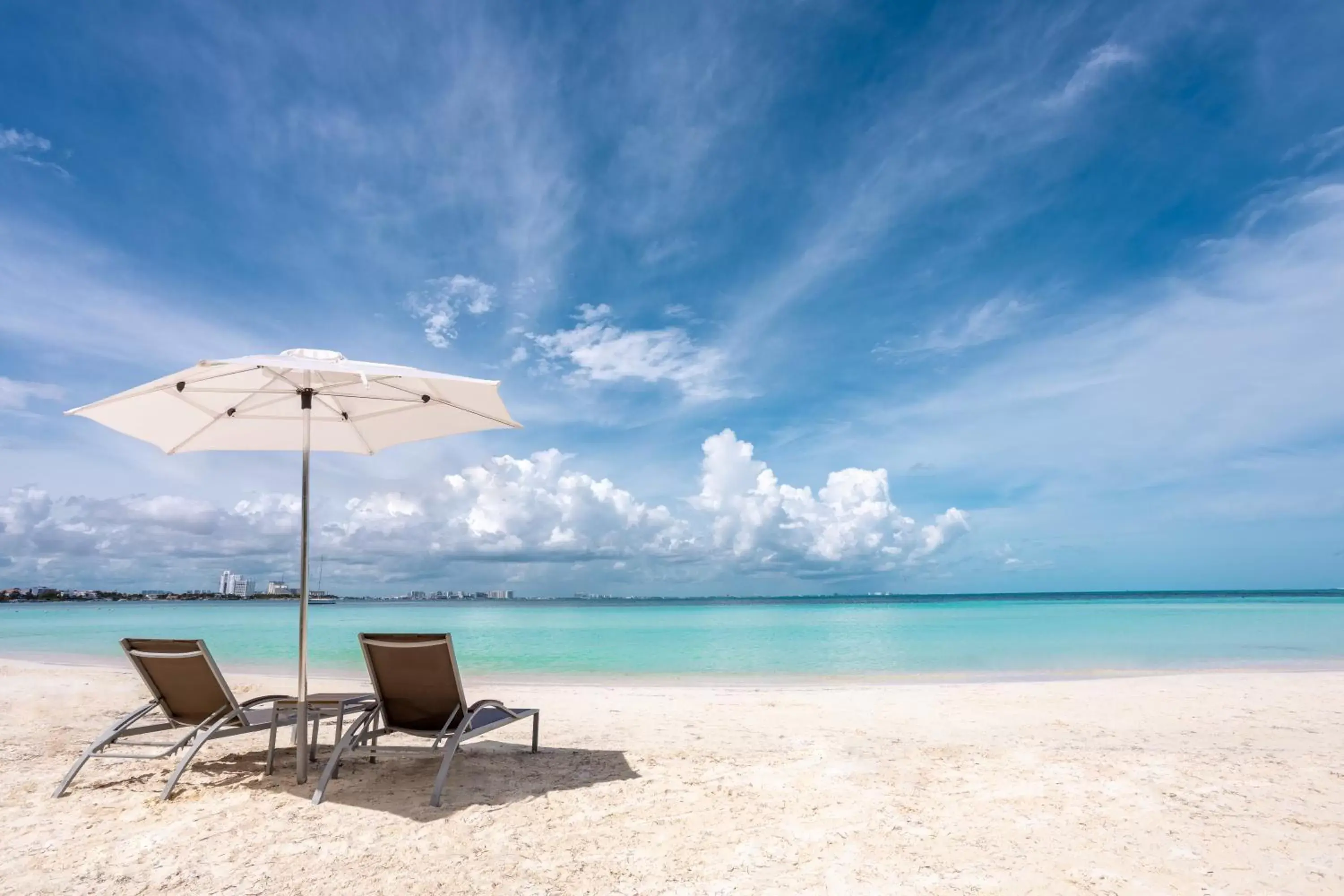 Beach in Dreams Sands Cancun Resort & Spa
