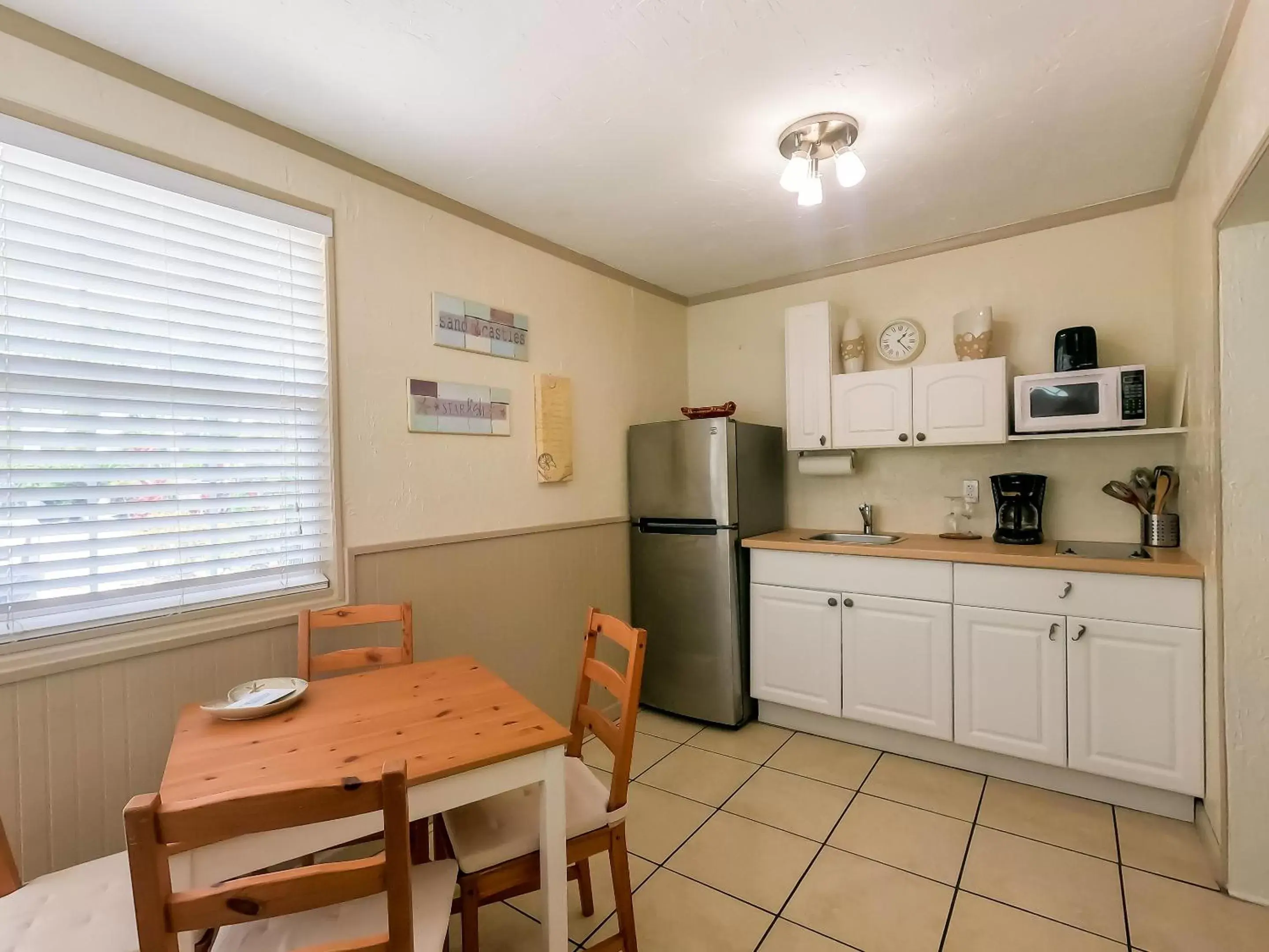 Kitchen/Kitchenette in Haley's at Anna Maria Island Inn