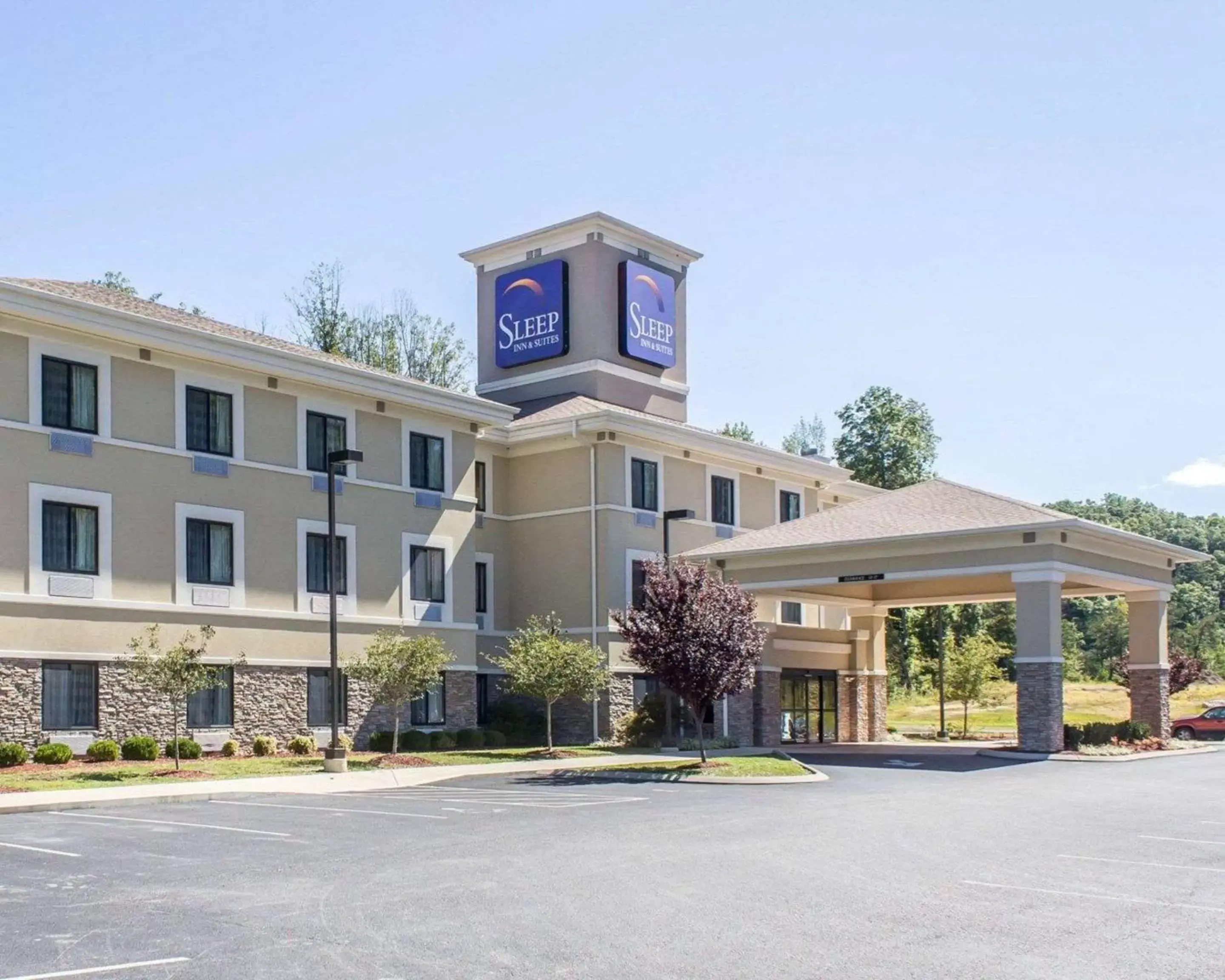 Property Building in Sleep Inn & Suites Middlesboro