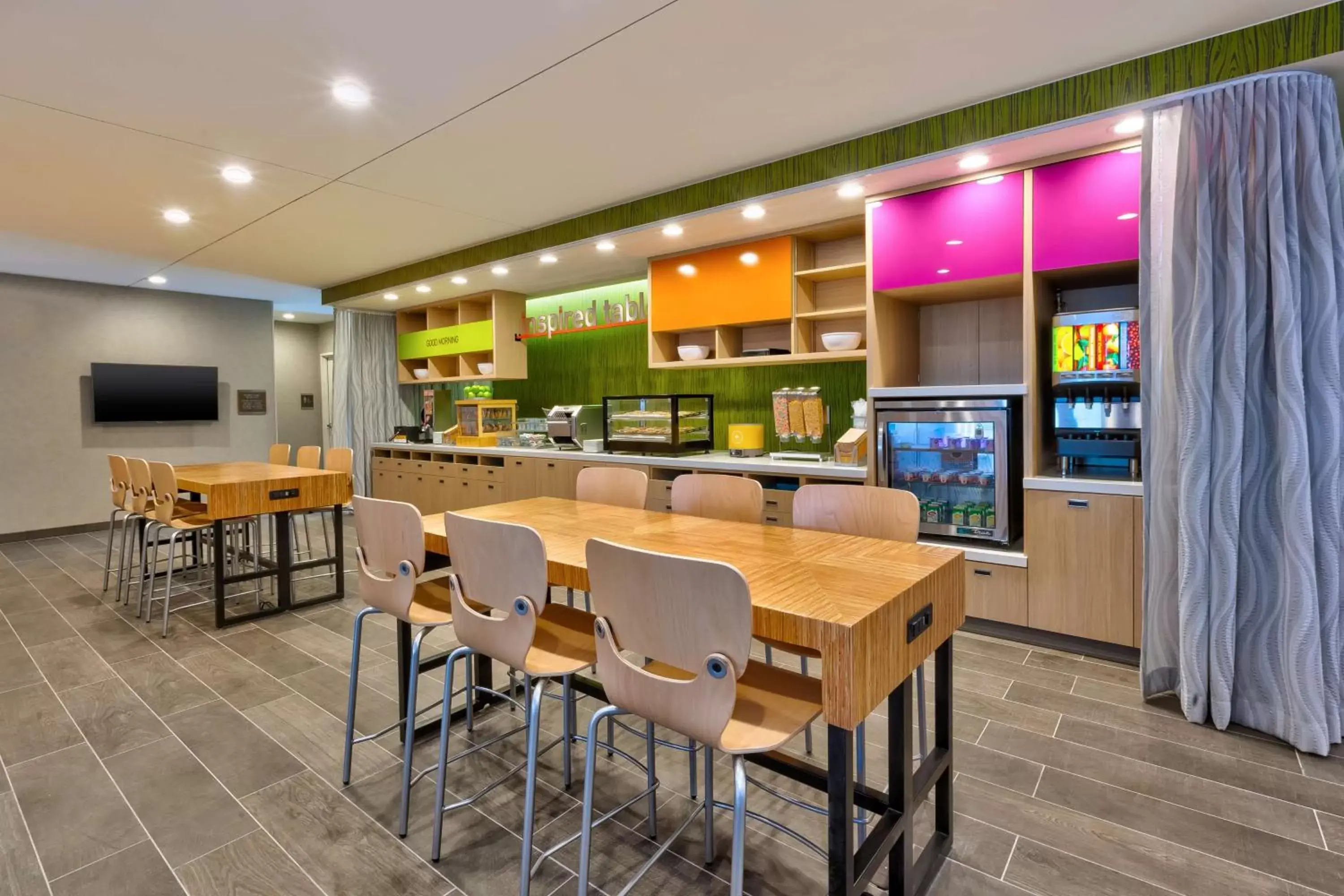 Breakfast, Lounge/Bar in Home2 Suites By Hilton Tucson Airport, Az