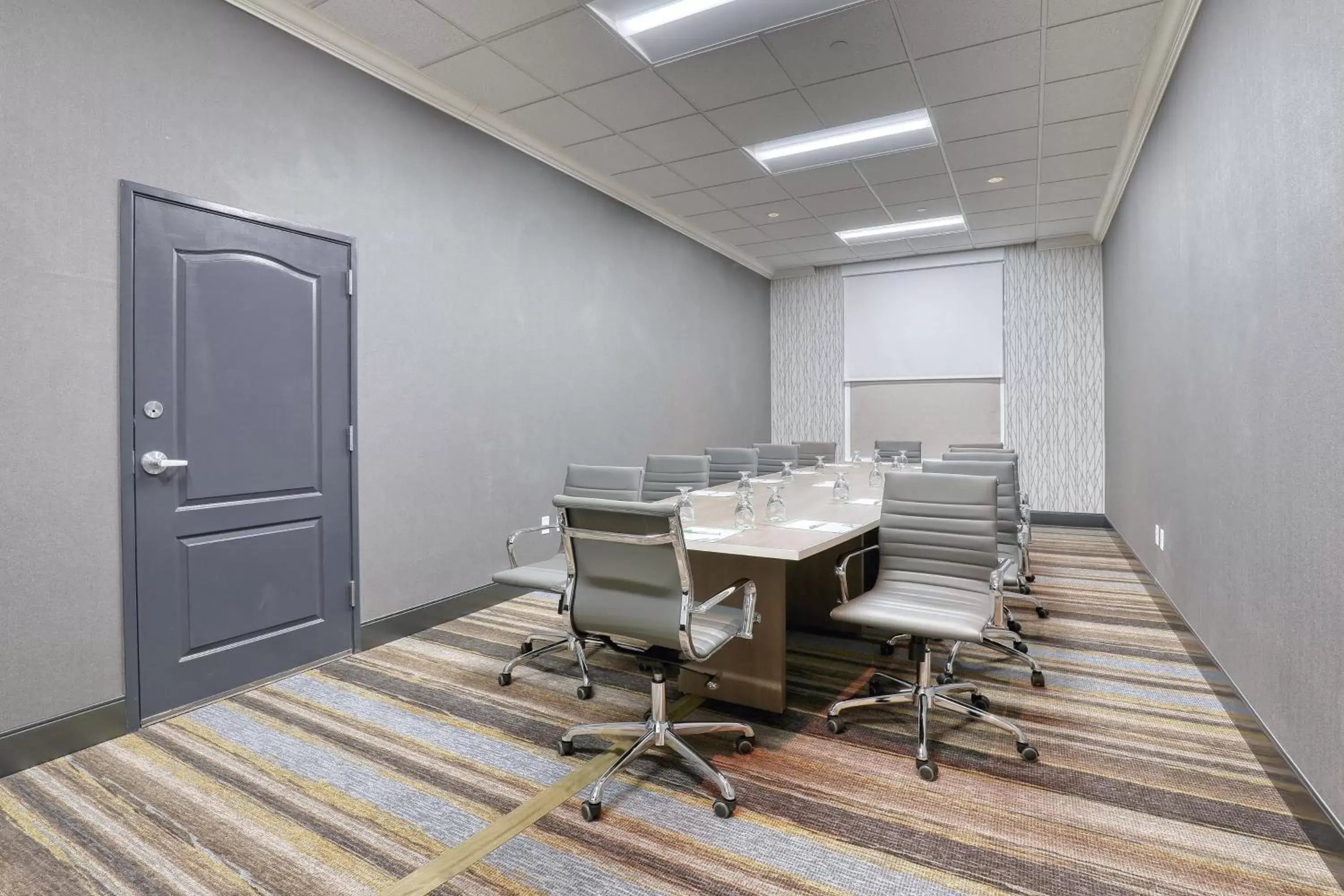 Meeting/conference room in Holiday Inn Hotel & Suites Madison West, an IHG Hotel