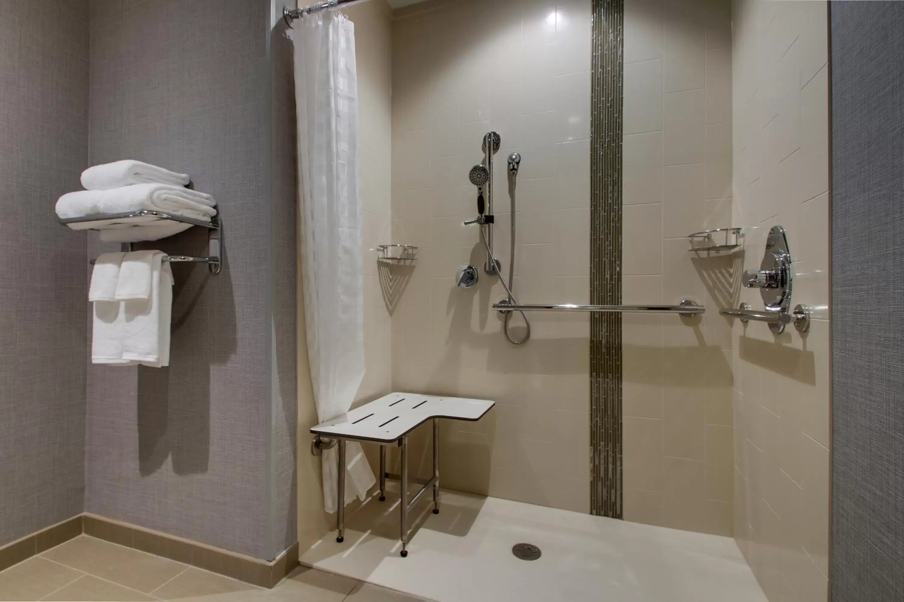 King Room with Roll-In Shower - Disability Access in Hyatt Place Milwaukee Downtown