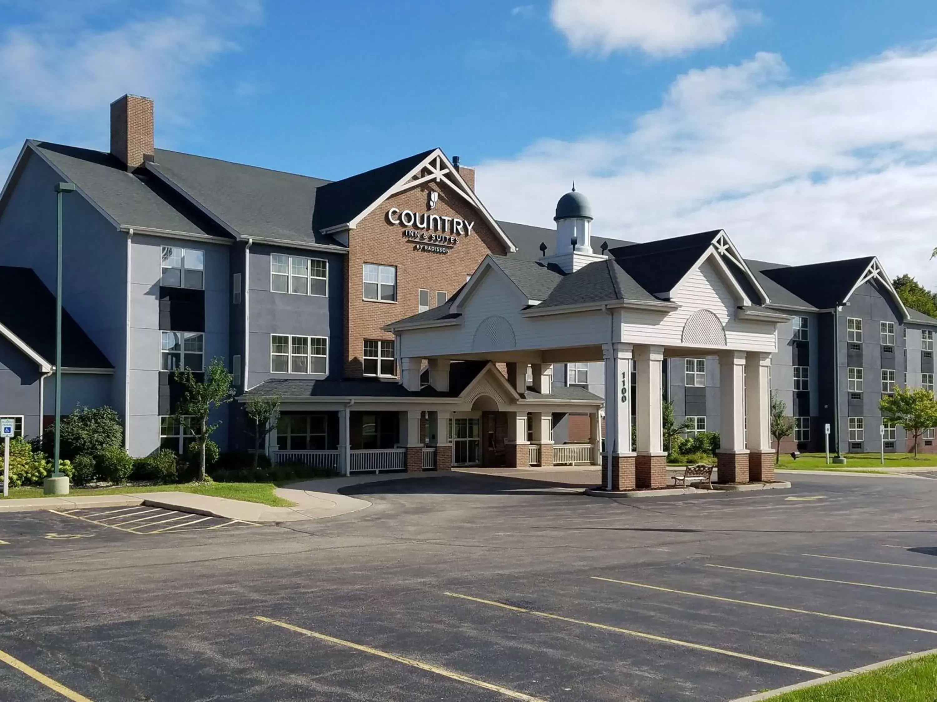 Property building in Zion Inn & Suites