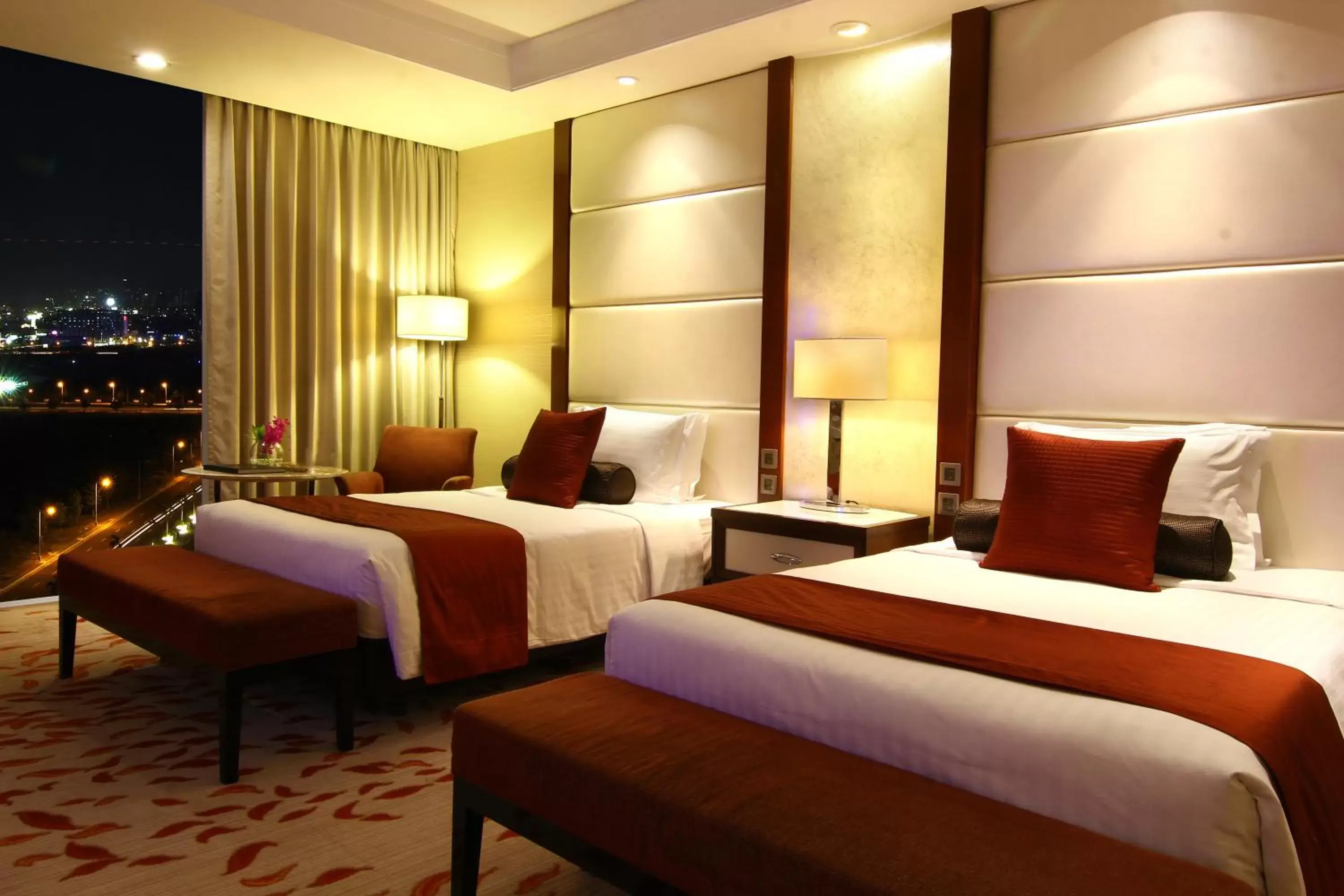 Bedroom, Bed in Solaire Resort Entertainment City