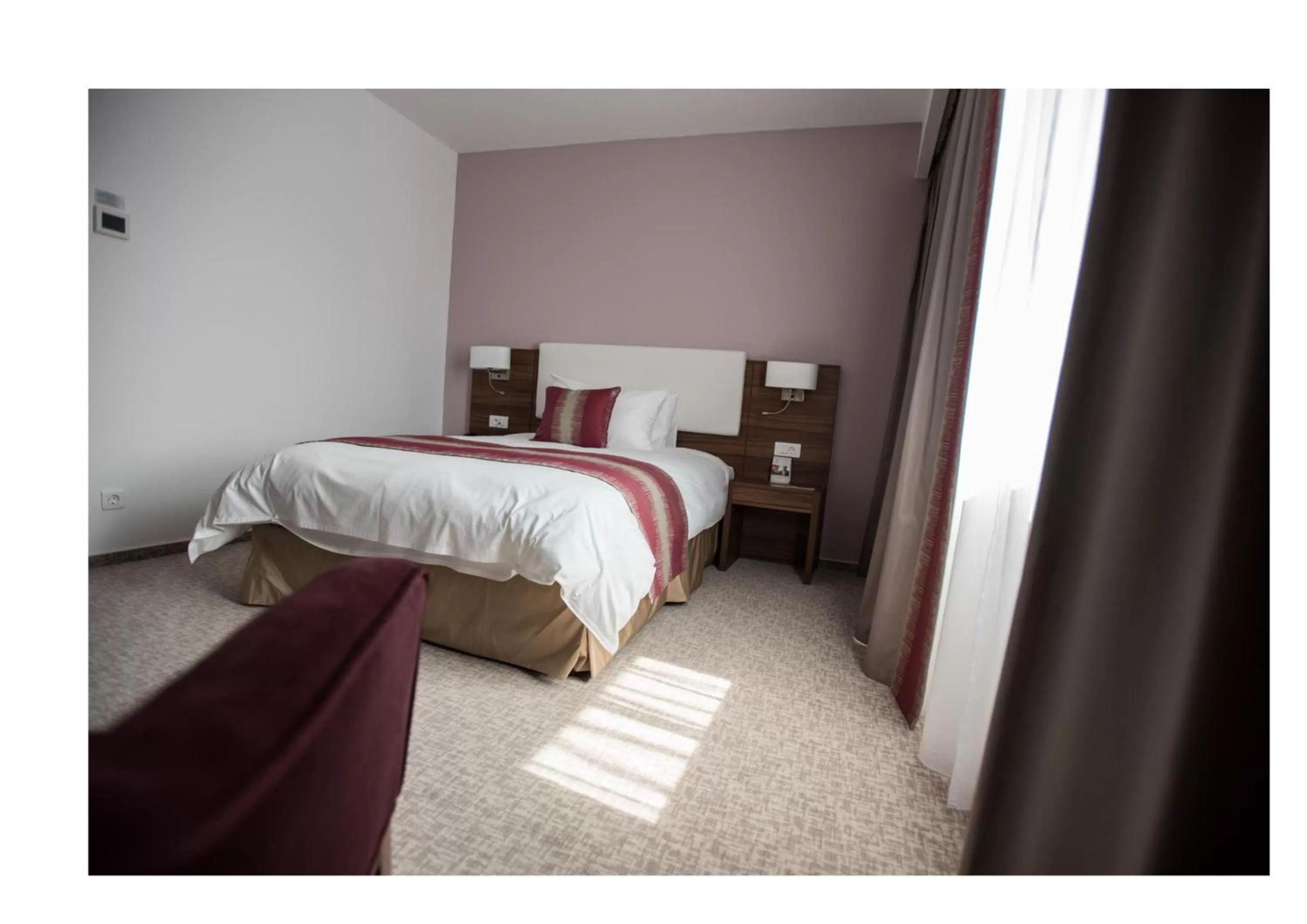 Bed in Ramada Plaza Craiova