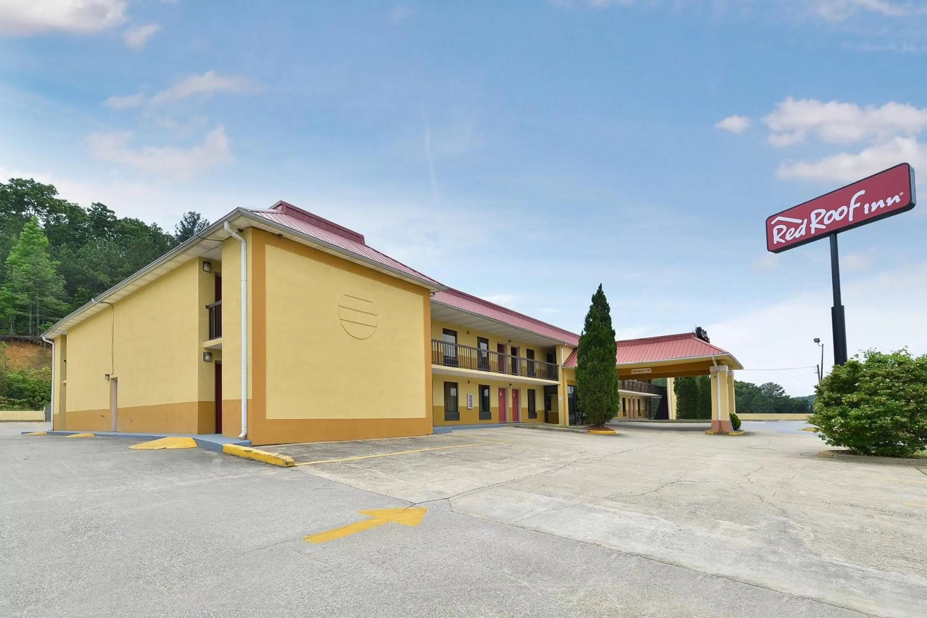Property building, Facade/Entrance in Red Roof Inn Cartersville-Emerson-LakePoint North