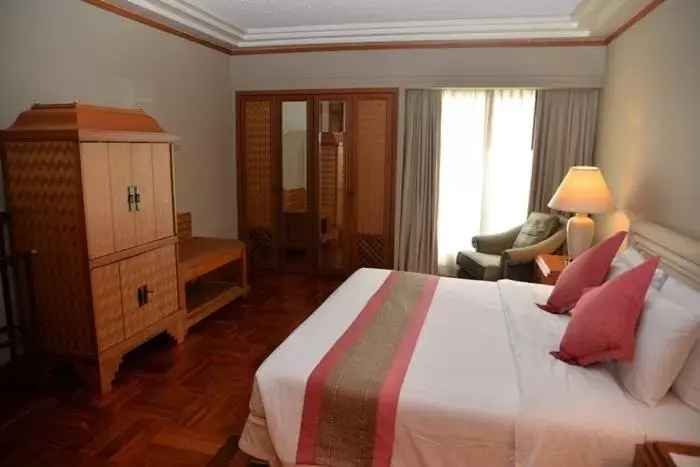 Bed in Rama Gardens Hotel Bangkok - SHA Plus Certified