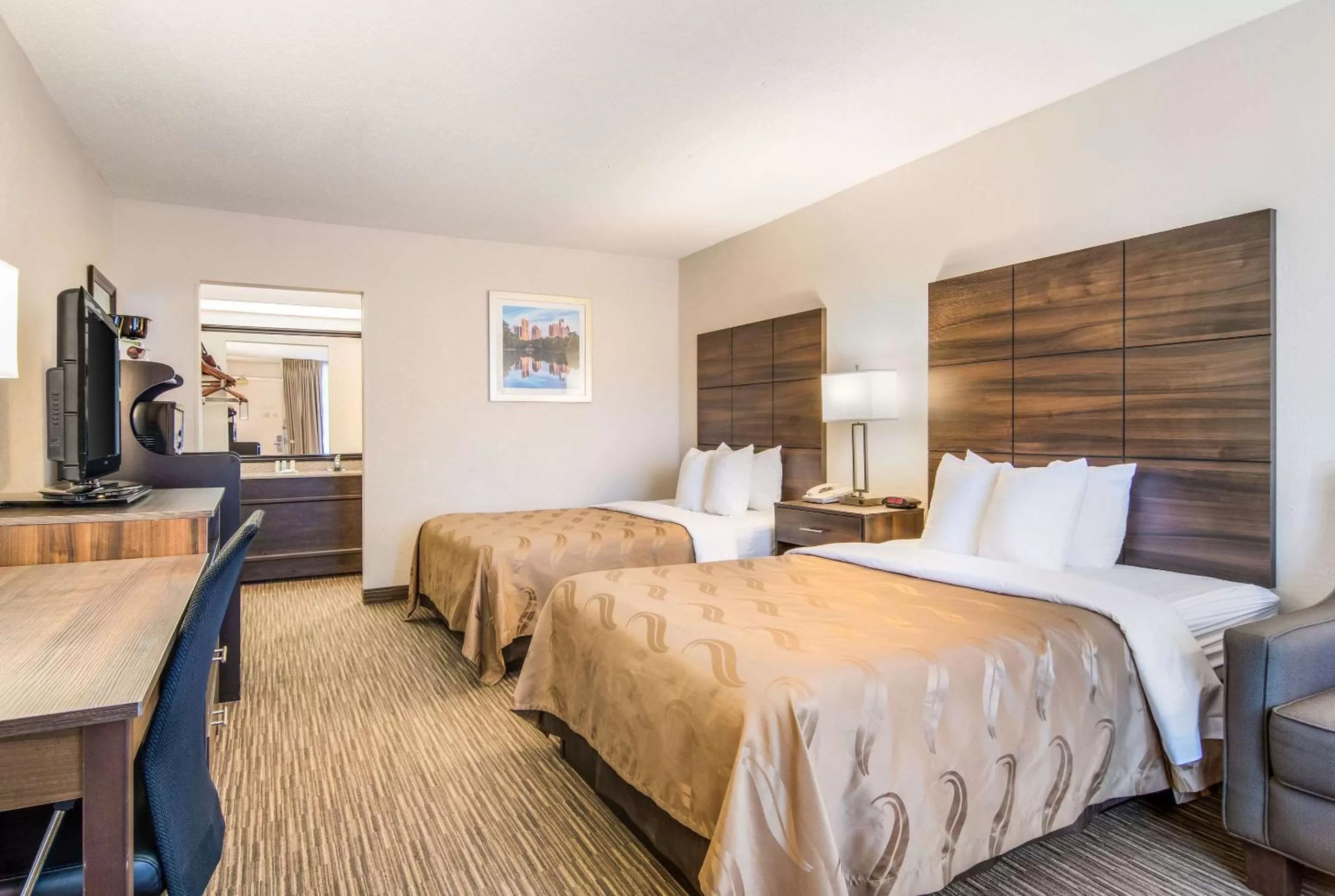 Photo of the whole room, Bed in Quality Inn Suwanee I-85