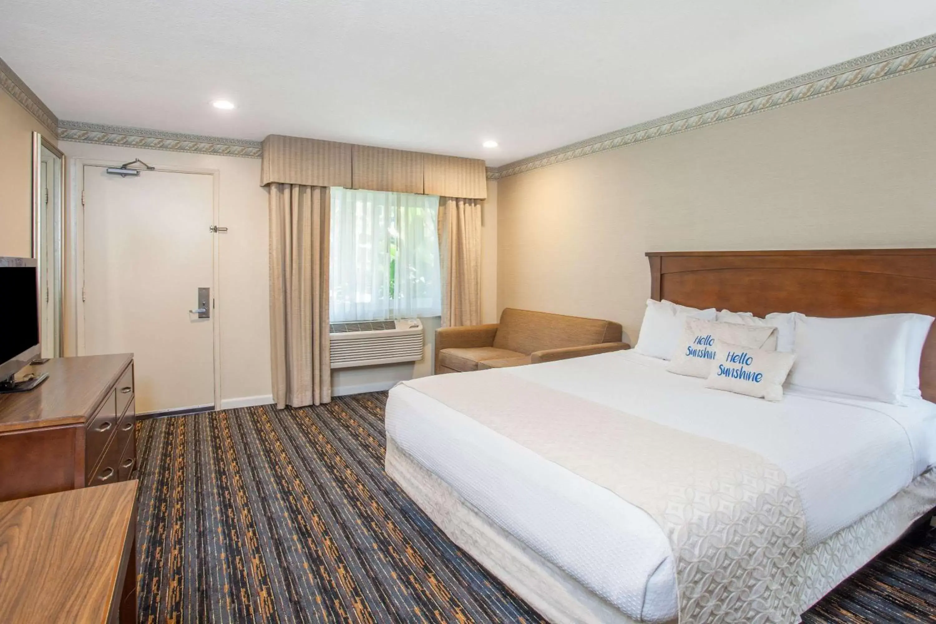 Photo of the whole room, Bed in Days Inn by Wyndham San Diego Hotel Circle