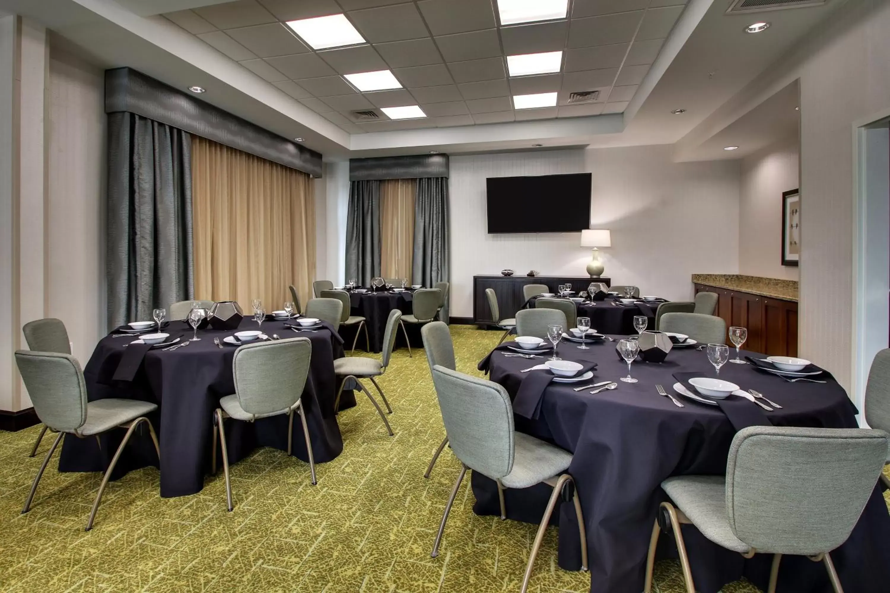 Meeting/conference room, Restaurant/Places to Eat in Staybridge Suites - Rock Hill, an IHG Hotel