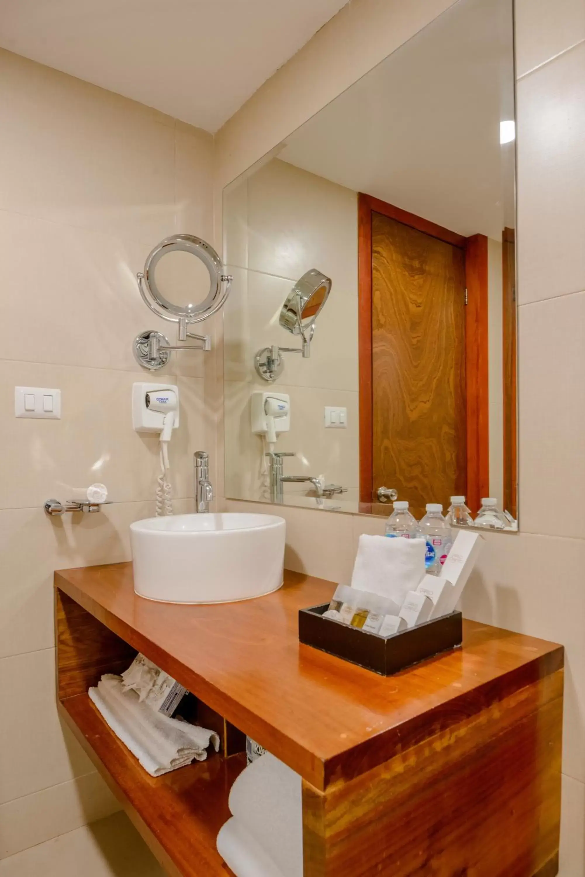Bathroom in Hotel Loma Real