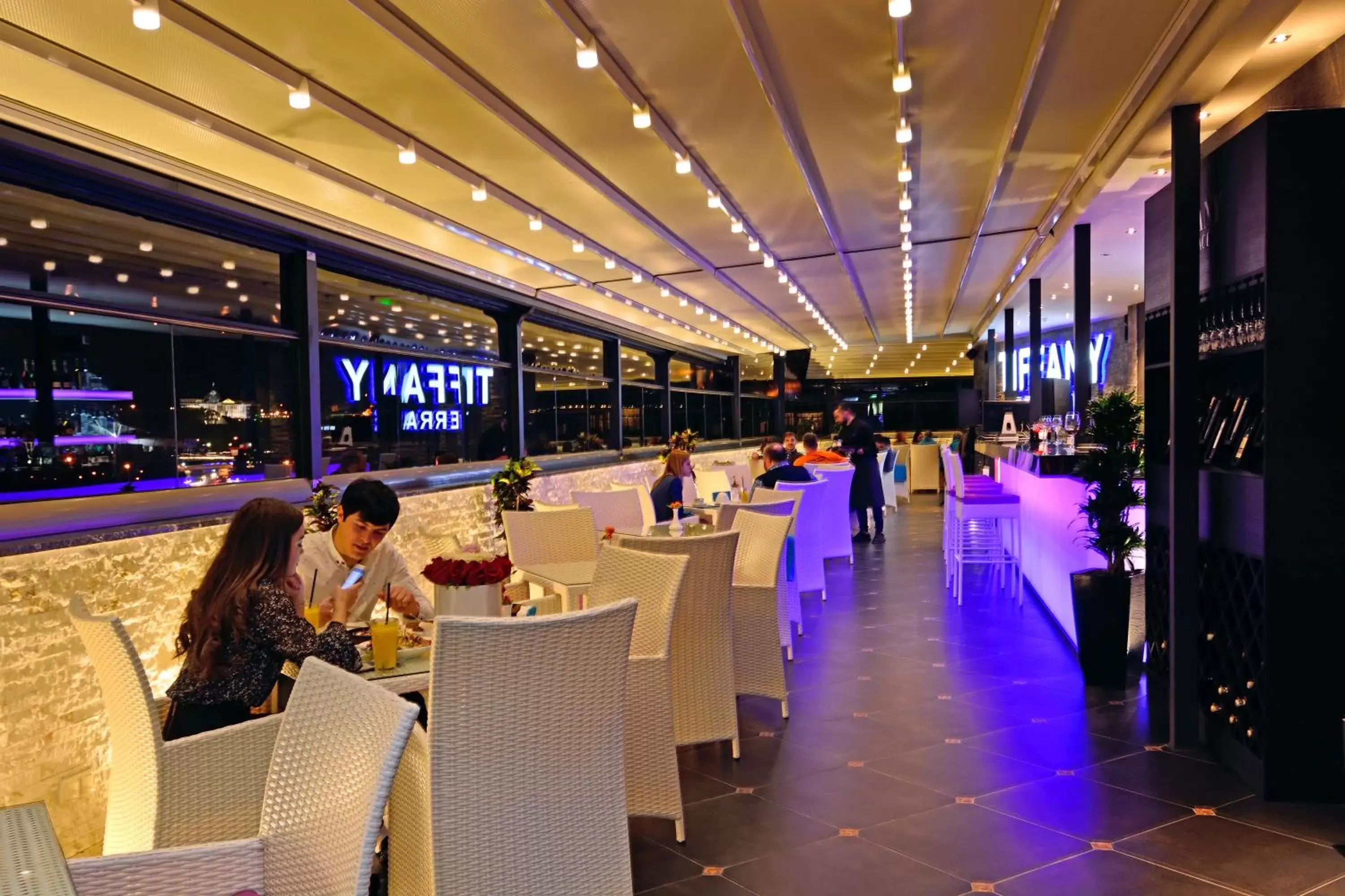 Restaurant/places to eat in River Side Hotel Tbilisi