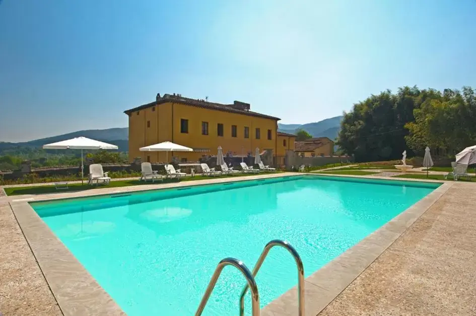 Swimming Pool in Hotel Villa Cheli