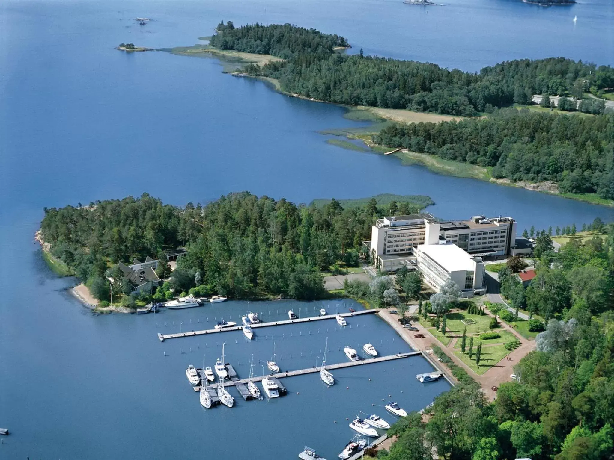 Facade/entrance, Bird's-eye View in Ruissalo Spa Hotel