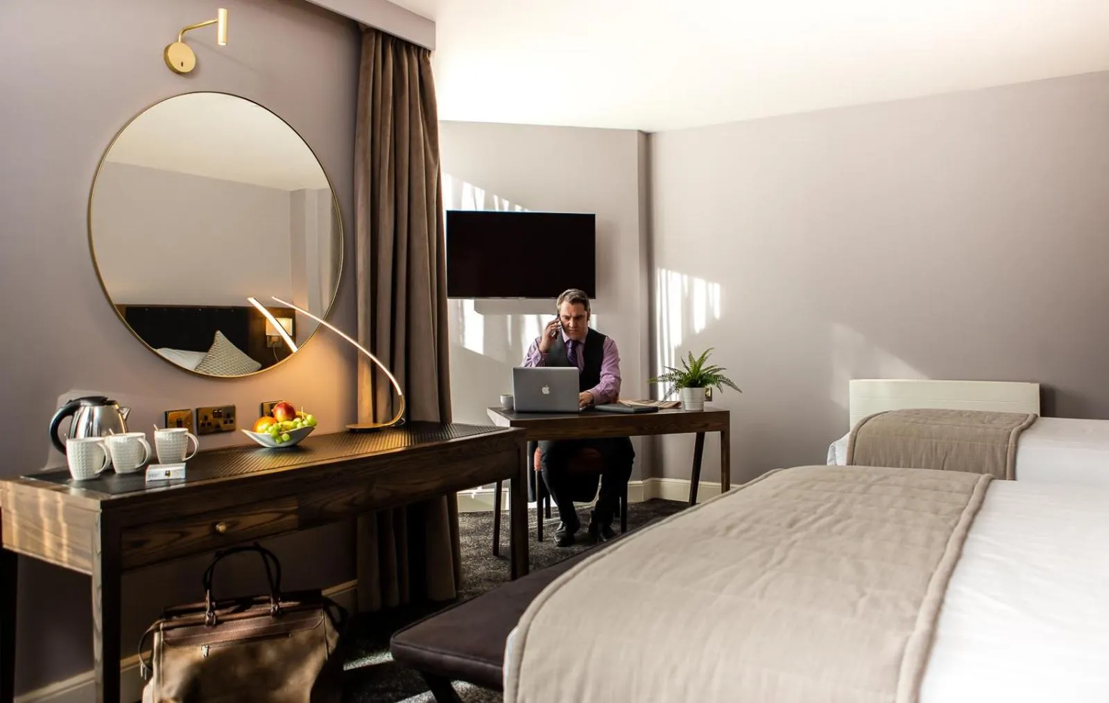 Coffee/tea facilities, Bed in Dublin Skylon Hotel