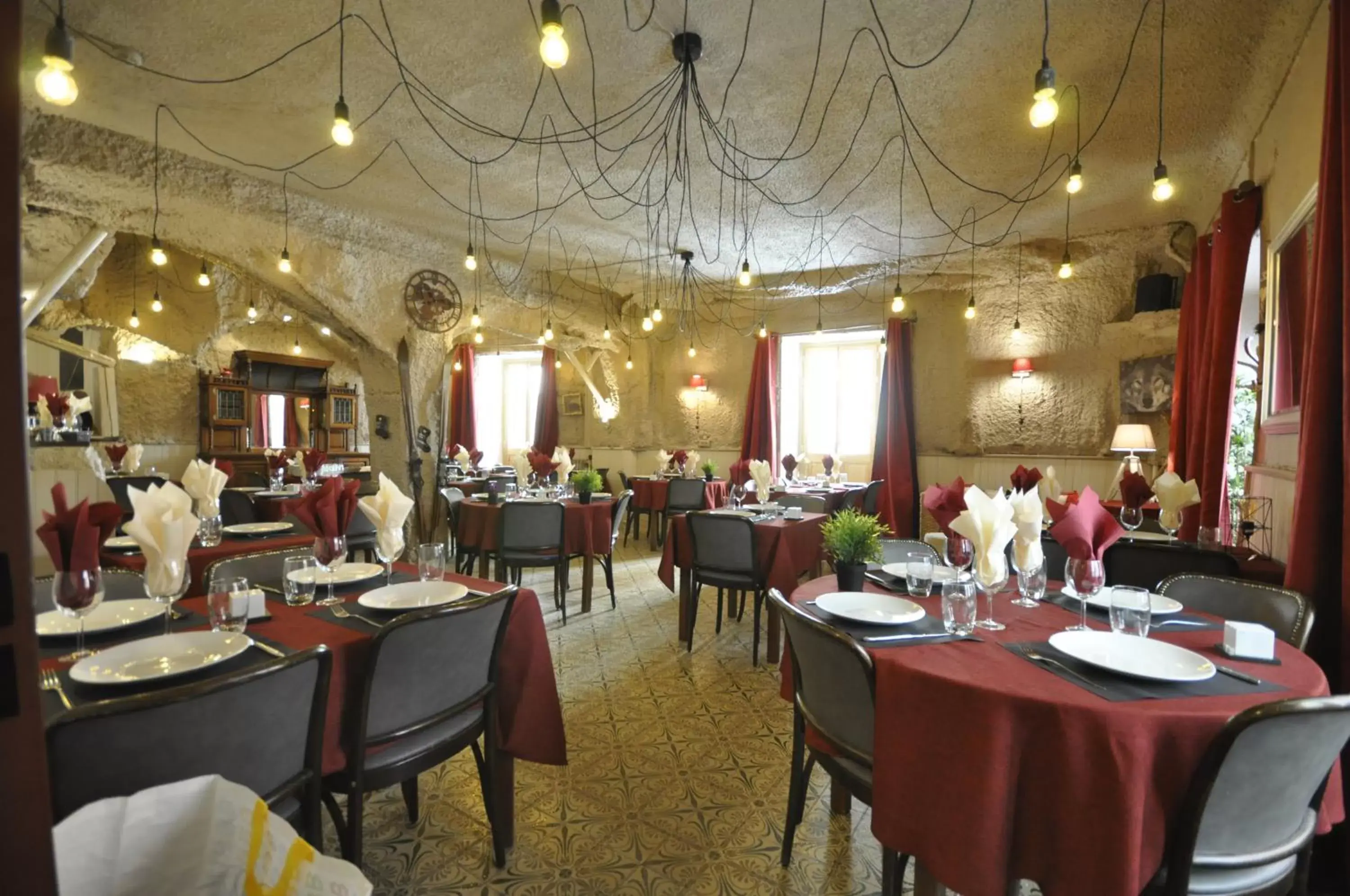 Restaurant/Places to Eat in Auberge de la Paix