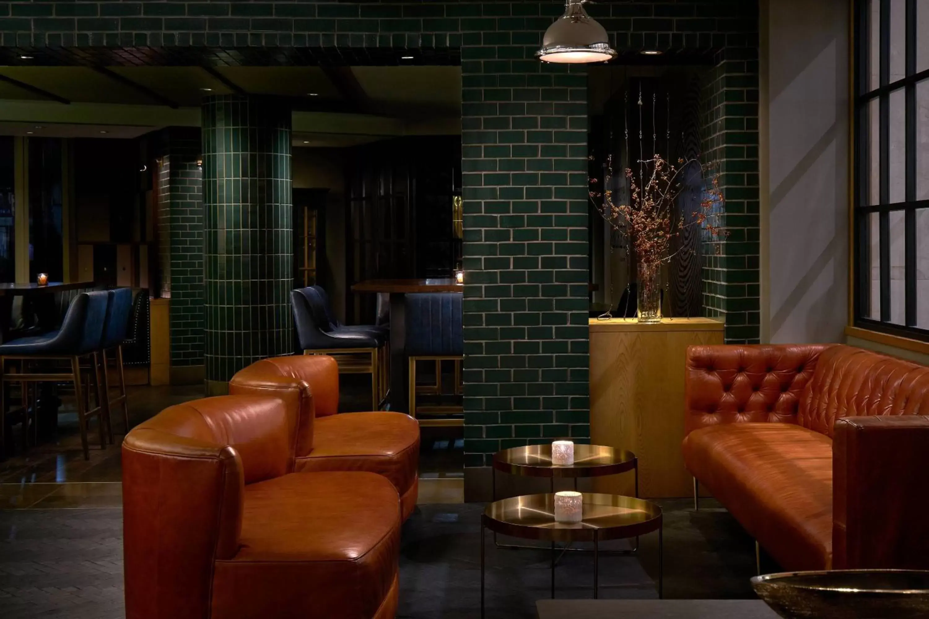 Kitchen or kitchenette, Seating Area in The Mayflower Hotel, Autograph Collection