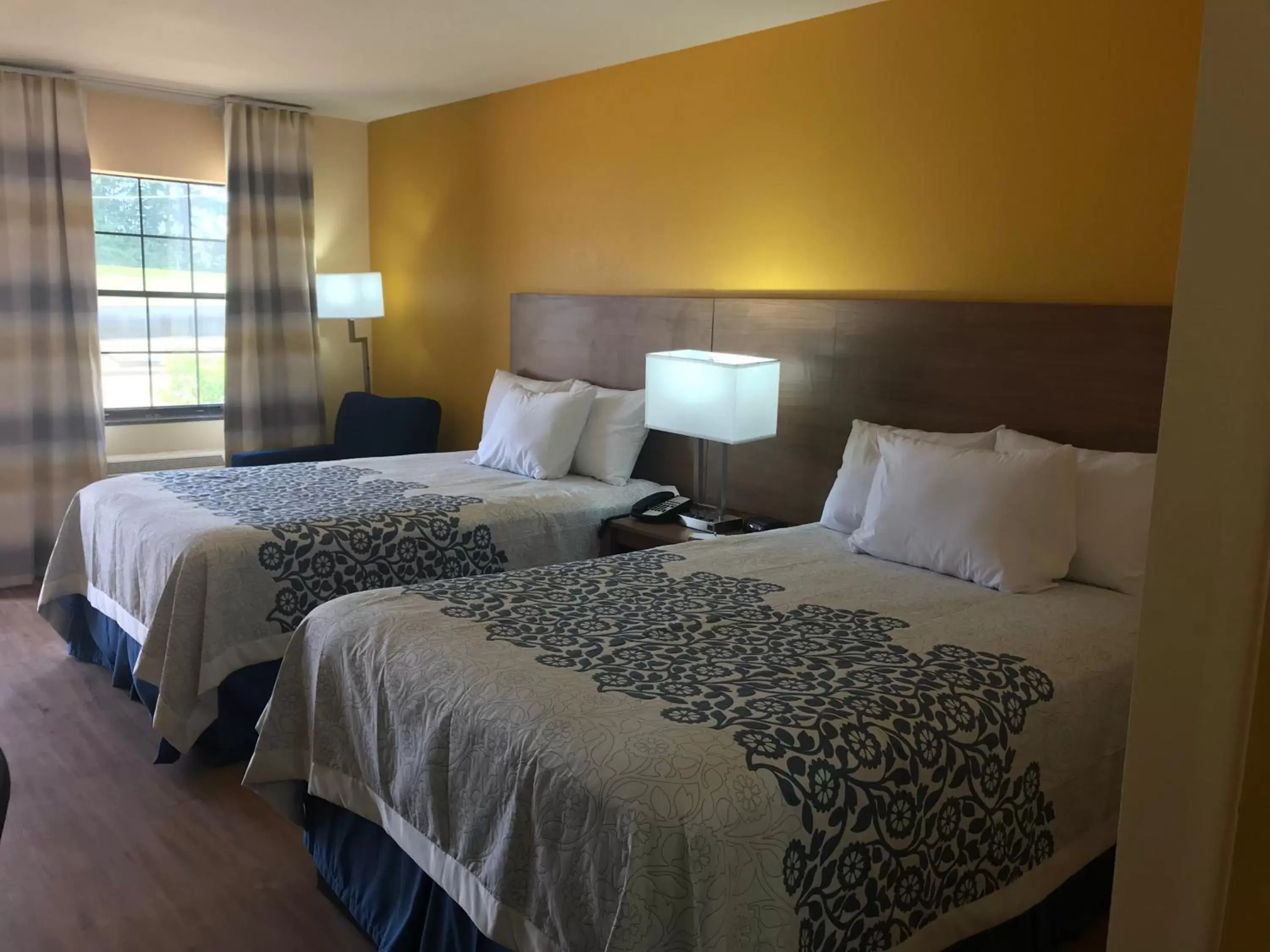 Bed in Days Inn by Wyndham Batesville