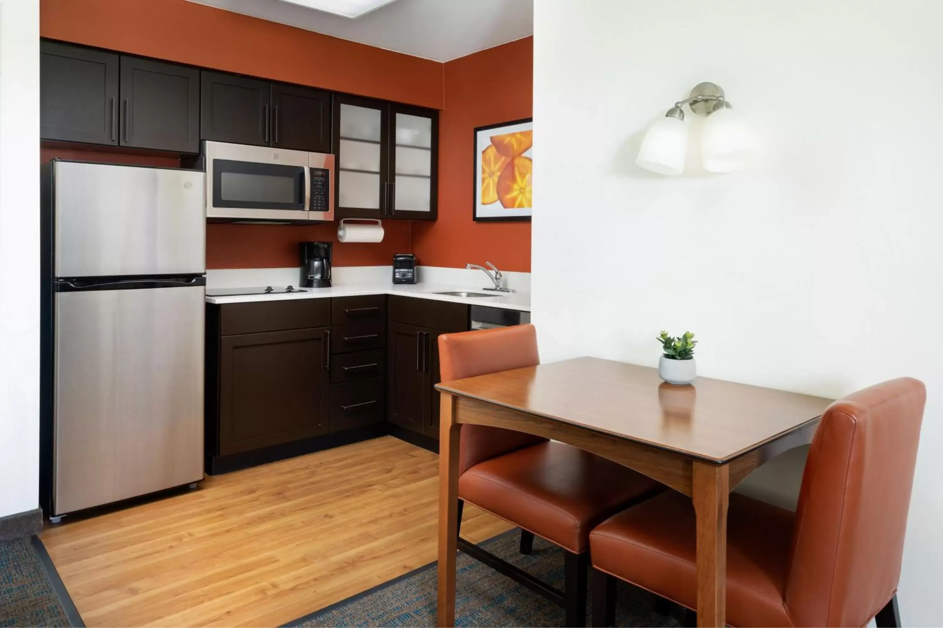 Kitchen or kitchenette, Kitchen/Kitchenette in Residence Inn Des Moines West at Jordan Creek Town Center