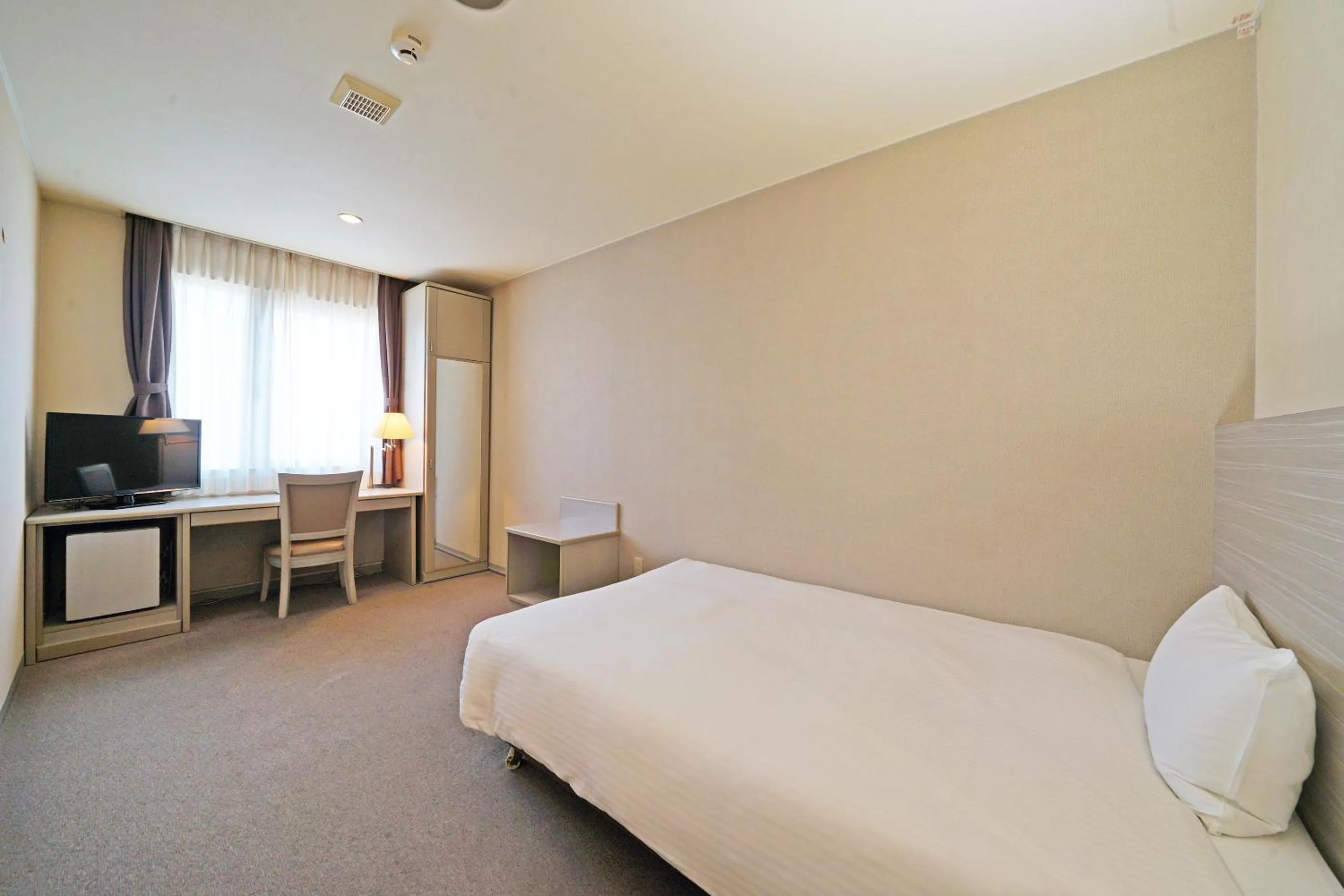 Photo of the whole room, Bed in Chisun Hotel Kamata
